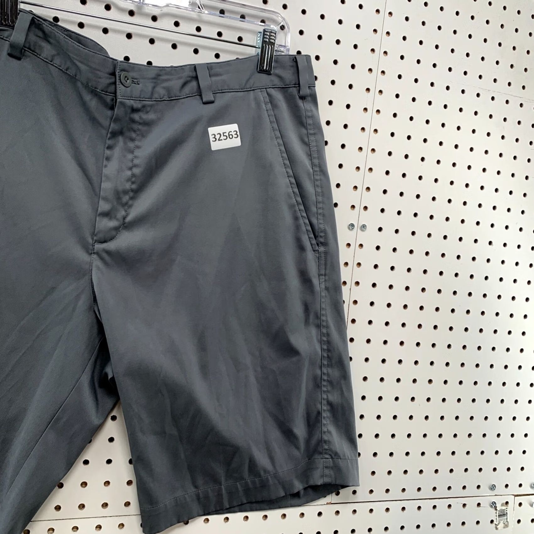 Nike Nike Golf Chino Shorts Mens Size 34x10.5 Gray Casual Dri Fit Size US 34 / EU 50 - 7 Thumbnail