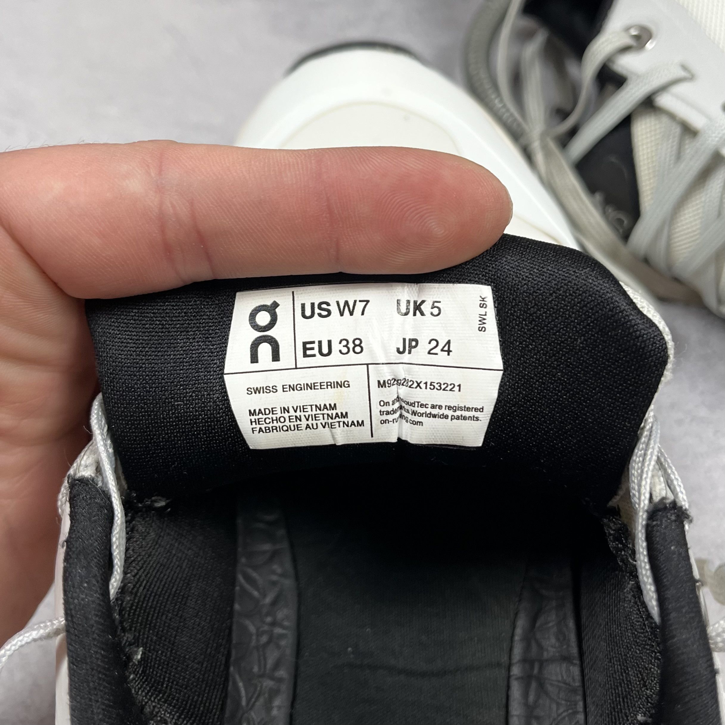 On On Running X Loewe Cloudtlit 2.0 Low Top Sneakers Size US 7 / IT 37 - 21 Thumbnail