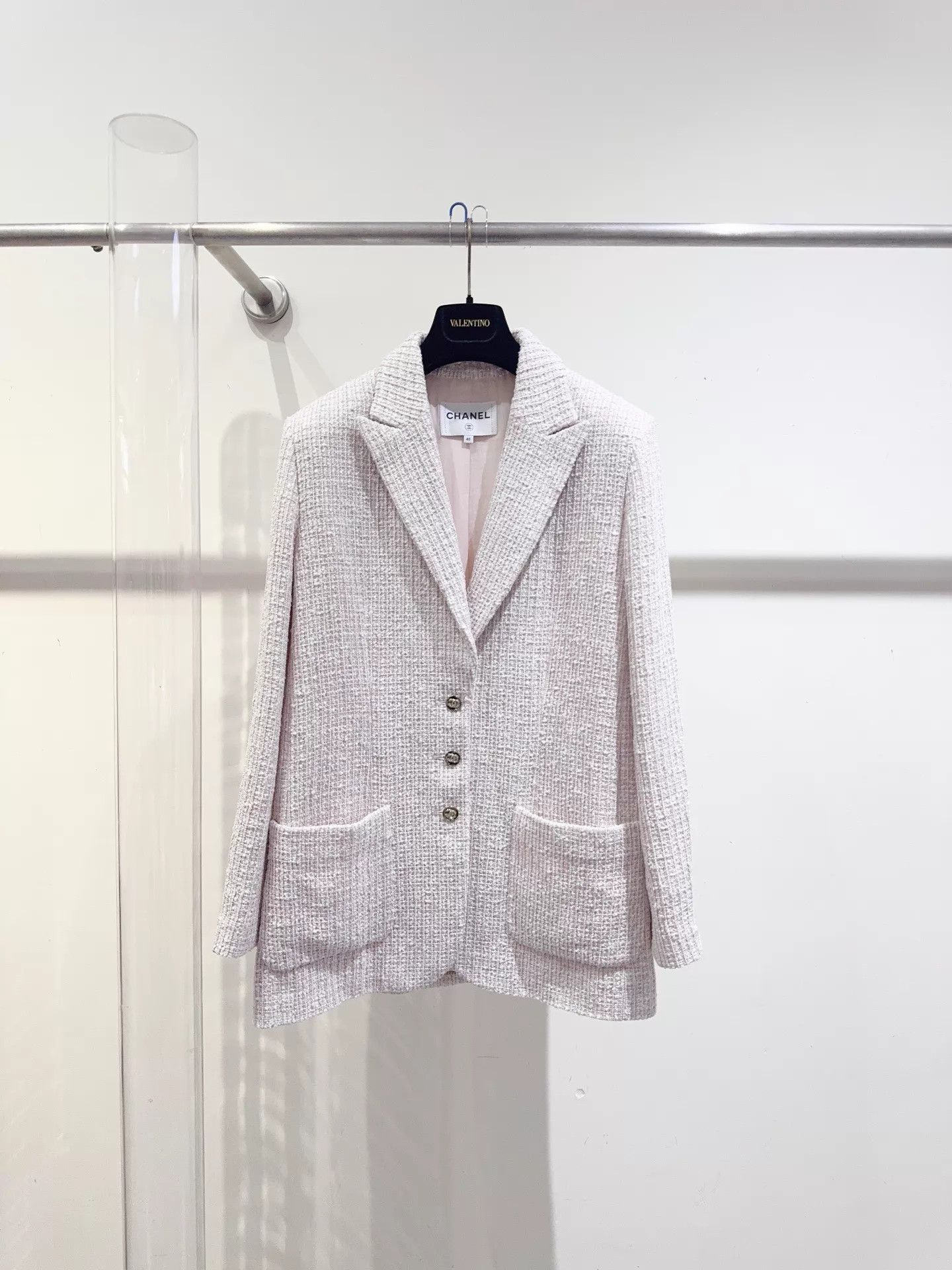 Chanel Chanel 24P Pale Pink Tweed Jacket 40 Near New Size M / US 6-8 / IT 42-44 - 1 Thumbnail