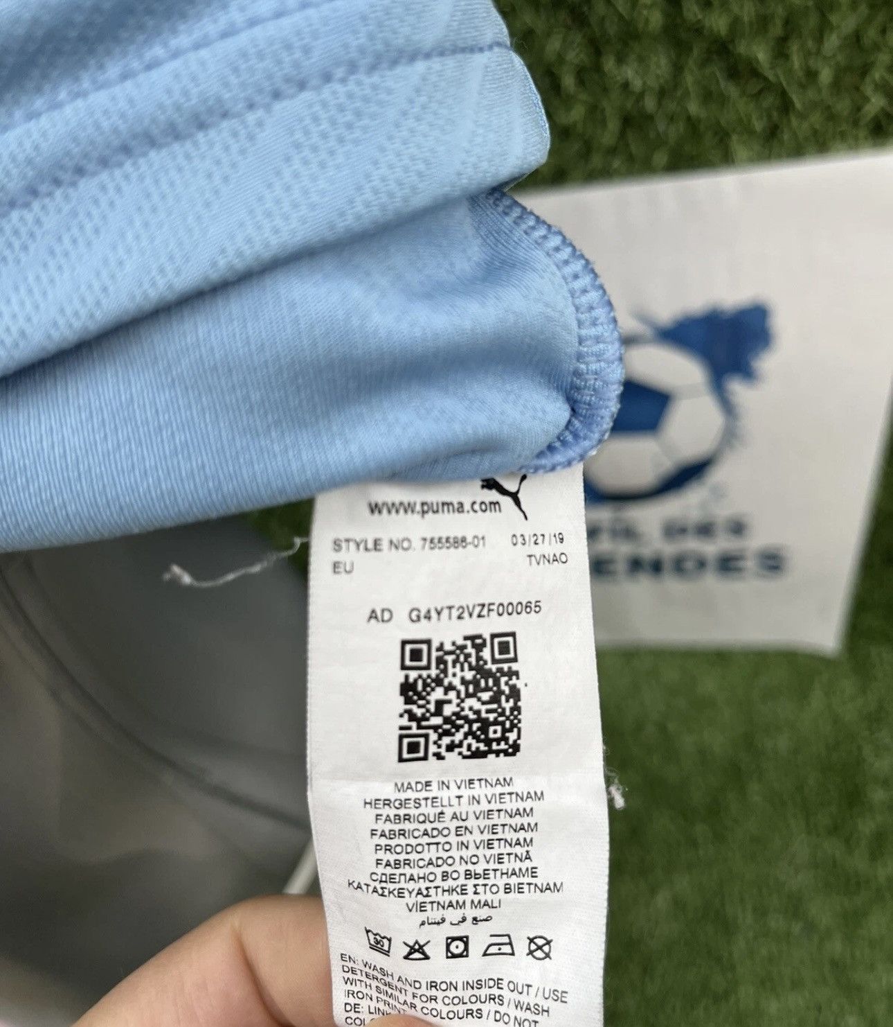 Puma Rodrigo jersey at manchester city Size US S / EU 44-46 / 1 - 14 Thumbnail