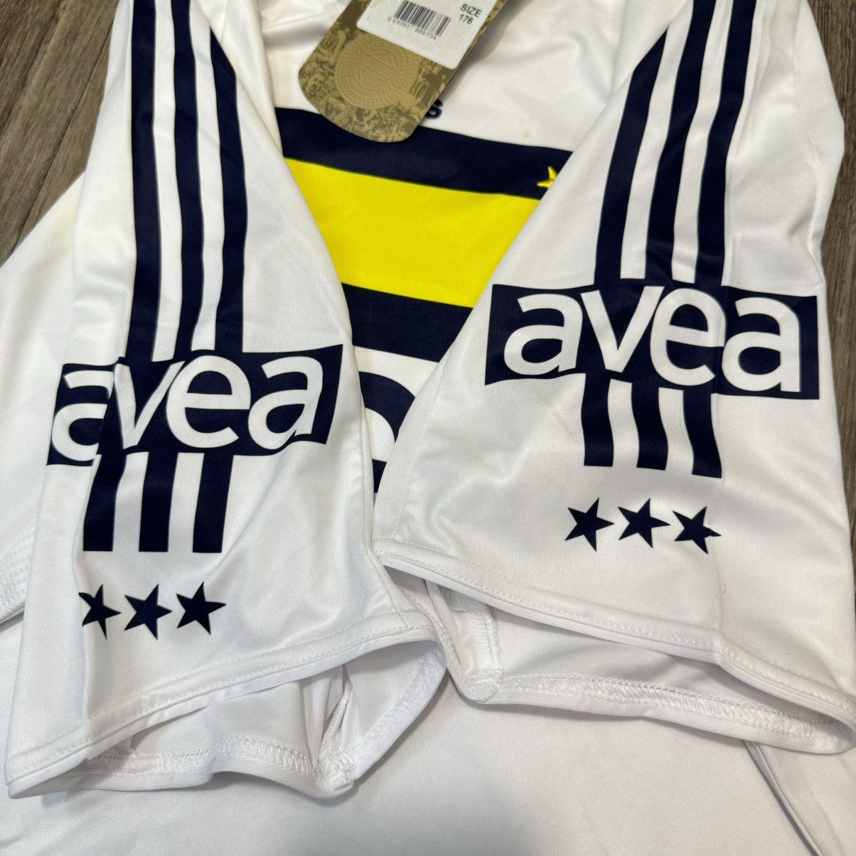Adidas Fenerbahce 08/09 away shirt #3 R.Carlos (bnwt) Size US S / EU 44-46 / 1 - 5 Thumbnail