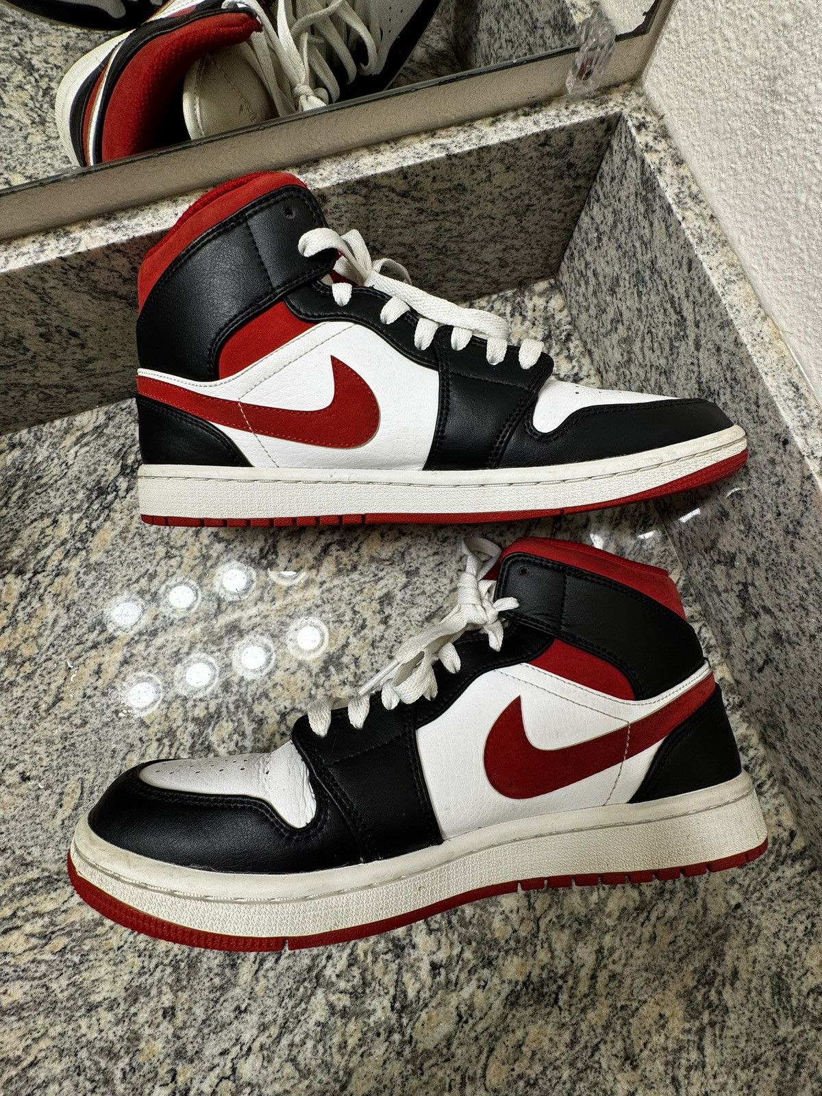 Jordan Brand Jordan 1 mid black gym red Size US 8.5 / EU 41-42 - 2 Thumbnail
