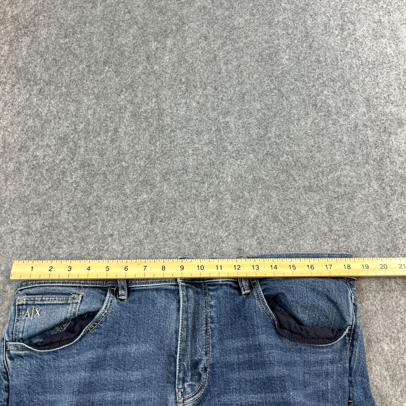 Armani Exchange Armani Exchange Jeans Slim Tapered 38 Medium Wash Blue Stretch J13 Mens Size US 38 / EU 54 - 6 Thumbnail