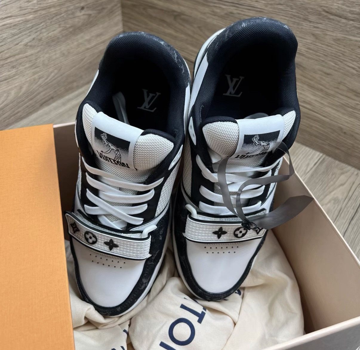 Louis Vuitton Louis Vuitton Trainer Denim Velcro Sneakers J41 Size US 7 / EU 40 - 3 Thumbnail