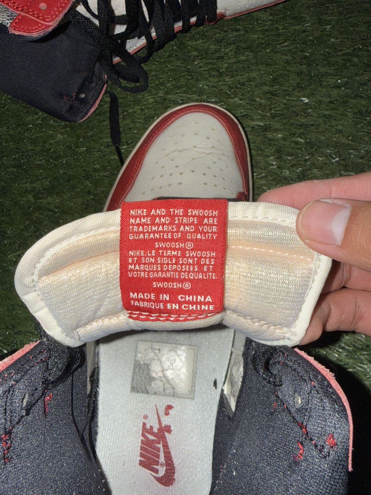 Nike Air Jordan 1 Chicago Lost and Found Size US 9.5 / EU 42-43 - 6 Thumbnail