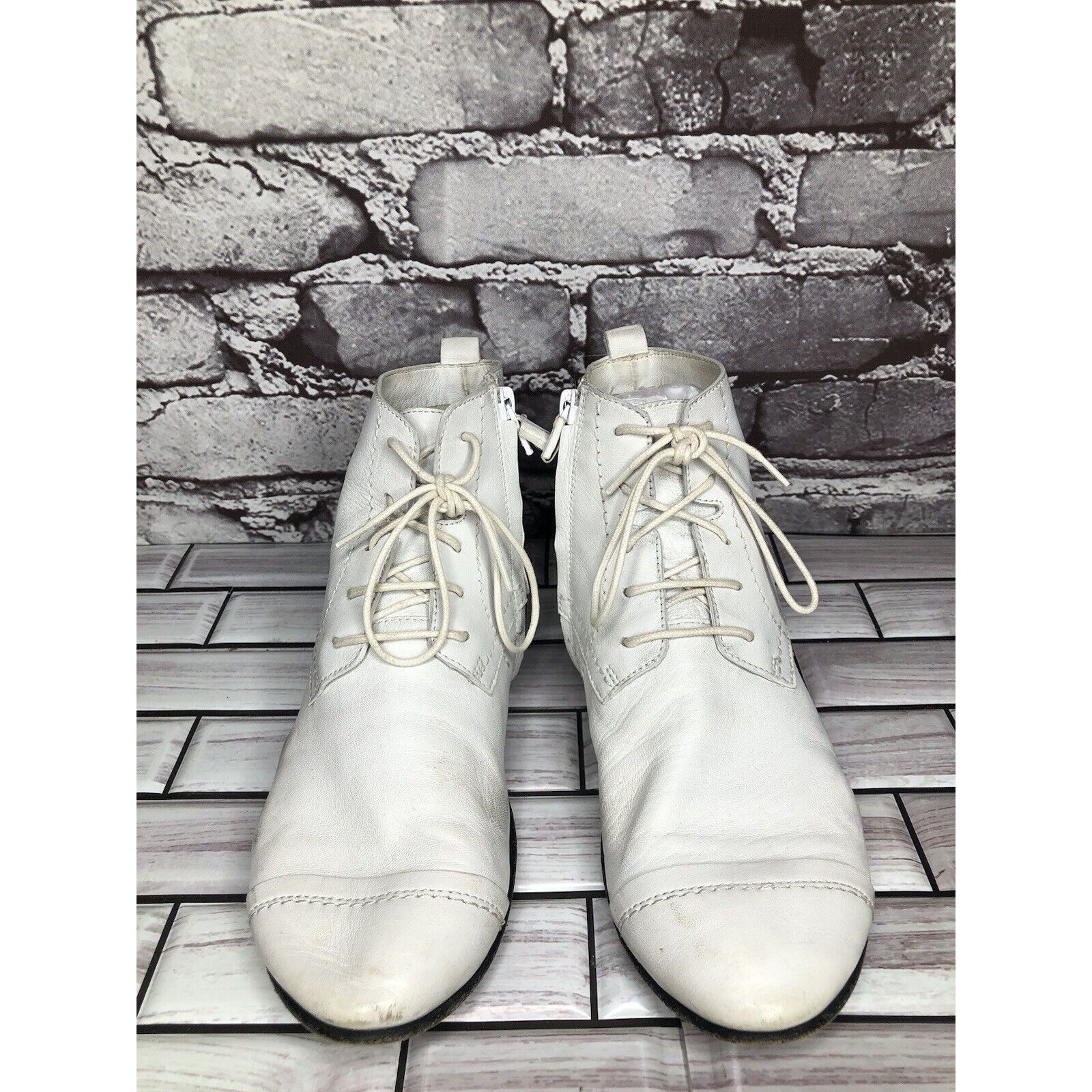 Costume National Costume National White Leather Side Zip Lace Up Ankle Boots Size US 6.5 / IT 36.5 - 2 Thumbnail