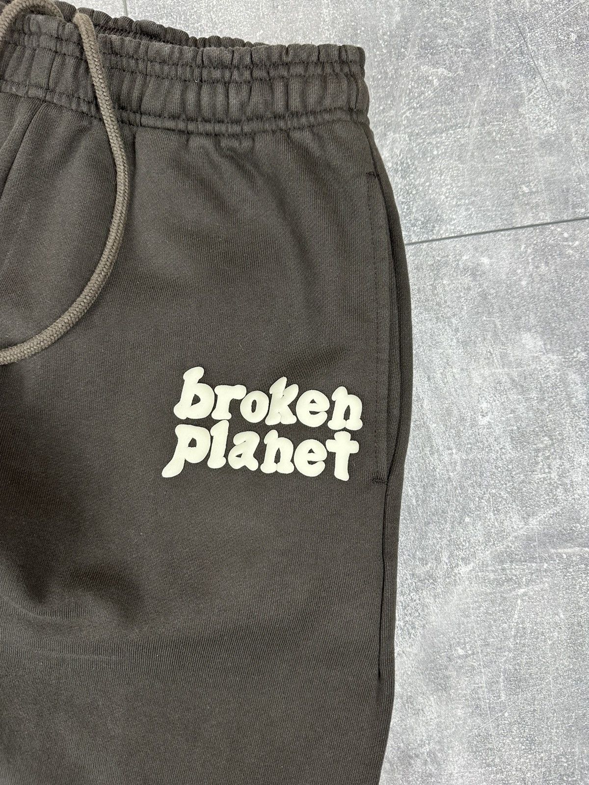 Broken Planet Broken Planet Taupe Pants Straight Jogger Sweatpants Size US 29 - 6 Thumbnail