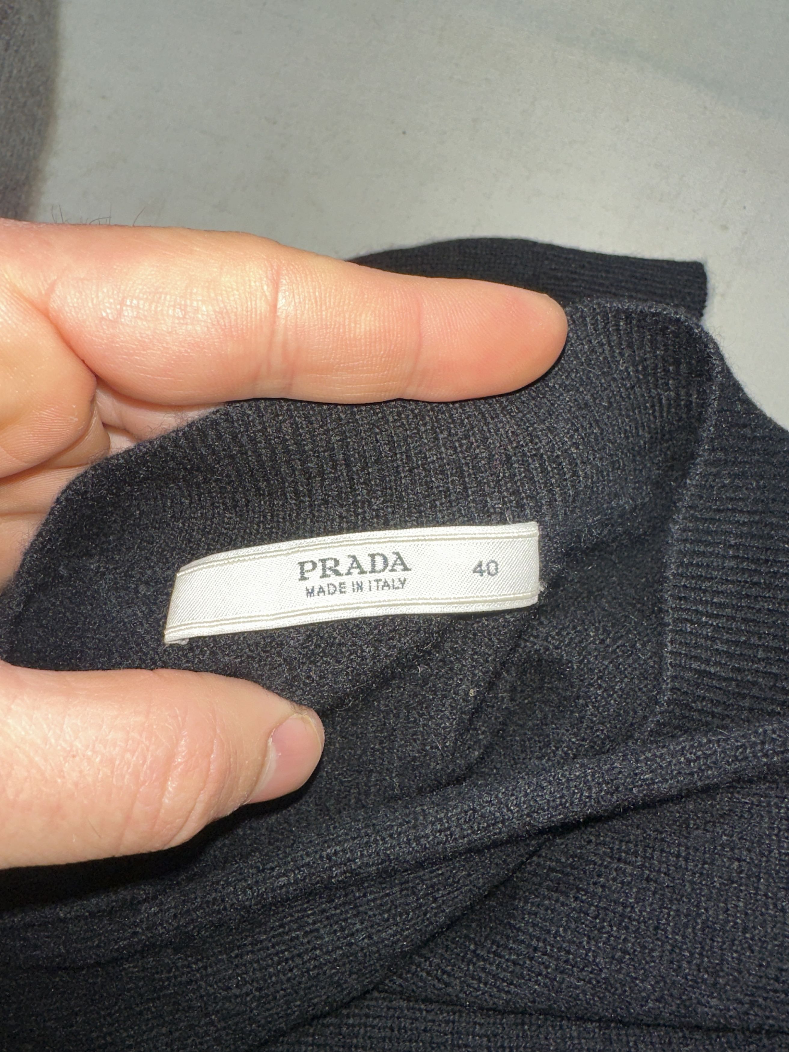 Prada Prada 100% Cashmere Black V-Neck Sweater Knit Size 40 Size S / US 4 / IT 40 - 3 Thumbnail