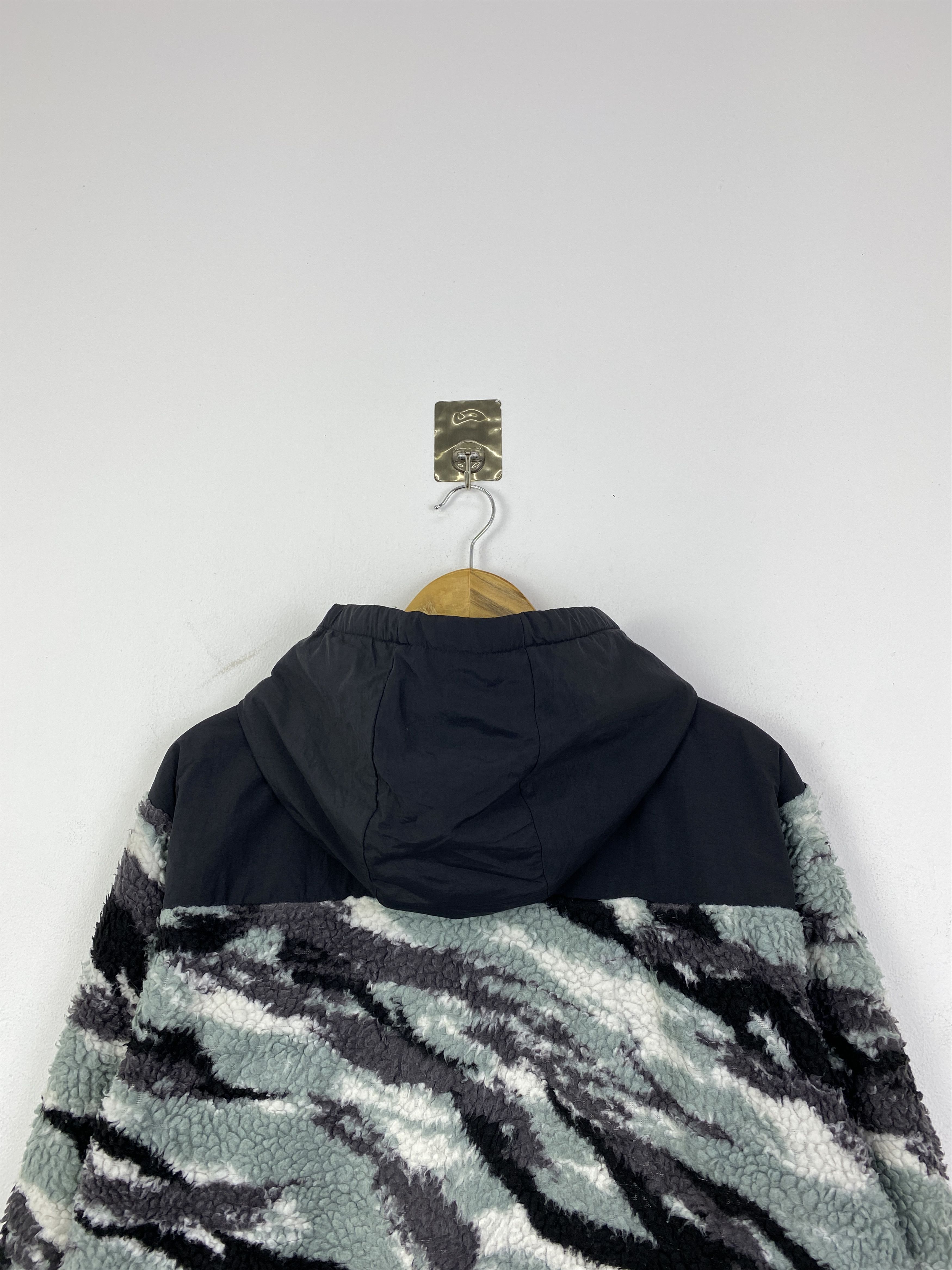 Japanese Brand Vintage Find Out Camo Sherpa Hoodie Jacket JA0236 Size US XL / EU 56 / 4 - 4 Thumbnail