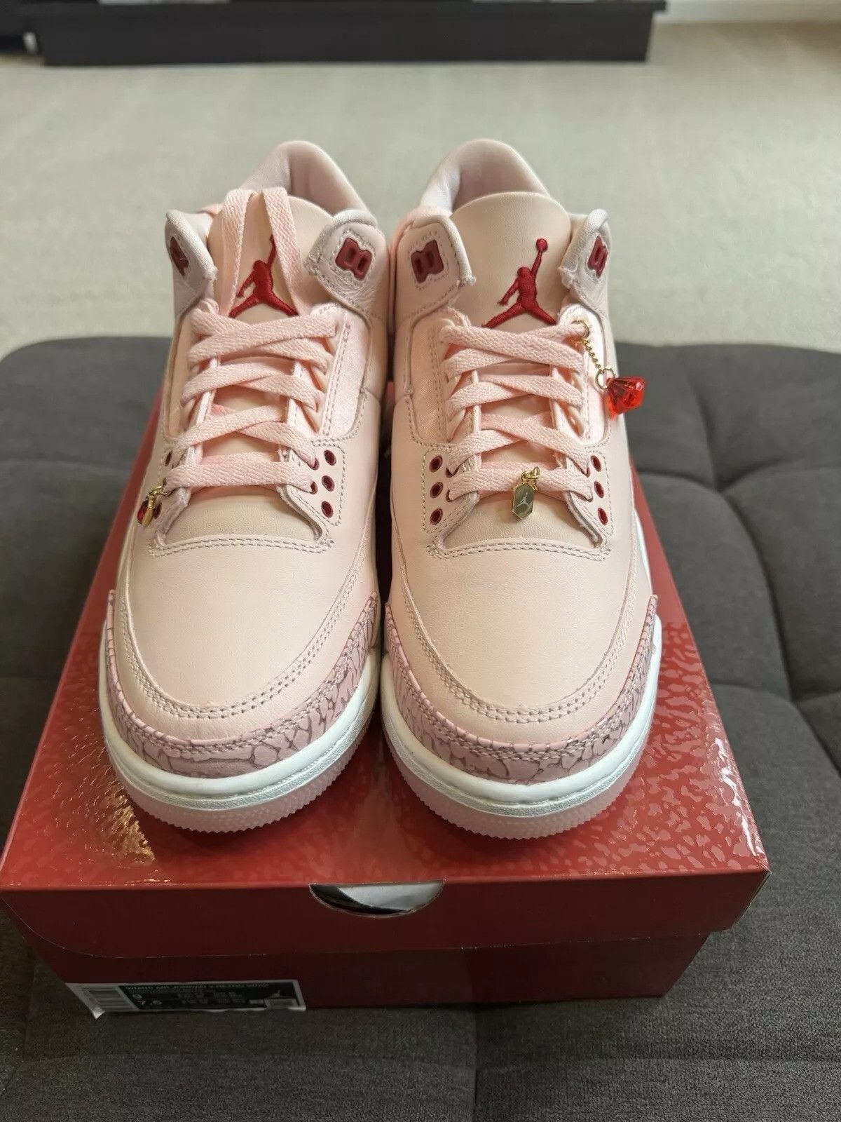 Jordan Brand × Nike Jordan 3 Retro Valentine's Day Treat Yourself (2025) Size US 9 / IT 39 - 3 Thumbnail