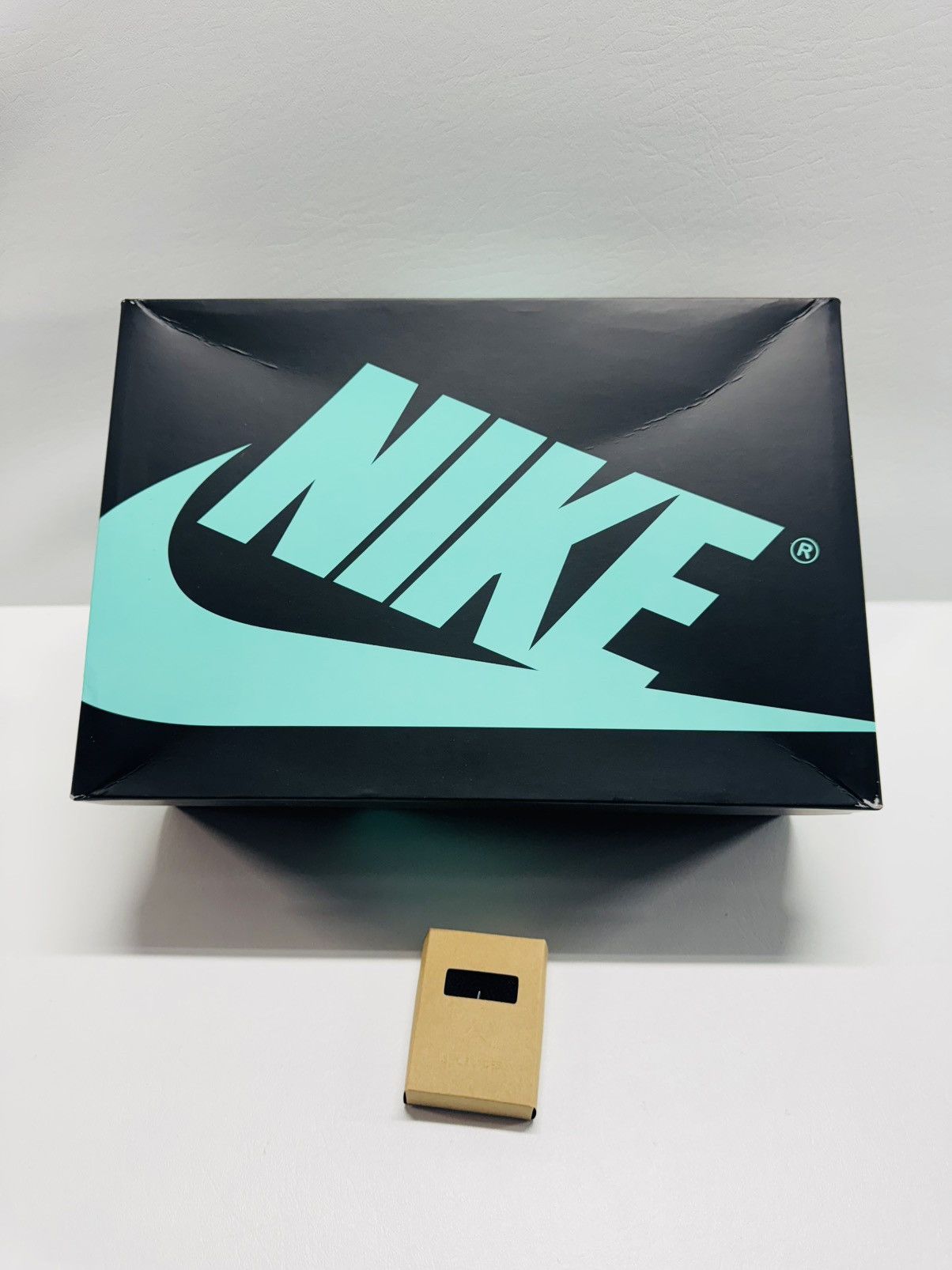 Jordan Brand Nike Air Jordan 1 Retro OG High White/Black-Green Glow Size US 9.5 / EU 42-43 - 8 Thumbnail