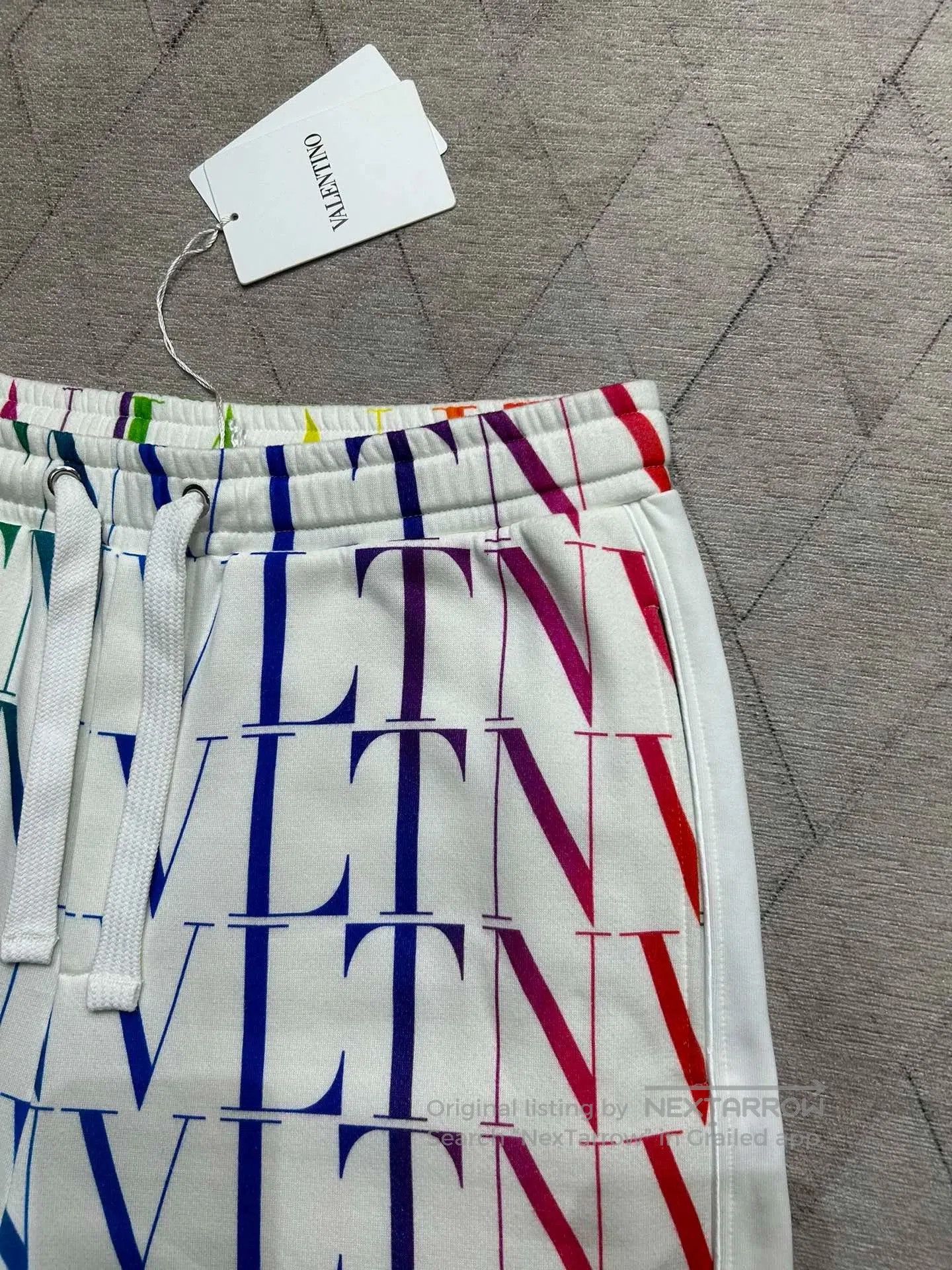 Valentino Valentino 22SS Logo Print Shorts. Size US 26 / EU 42 - 3 Thumbnail