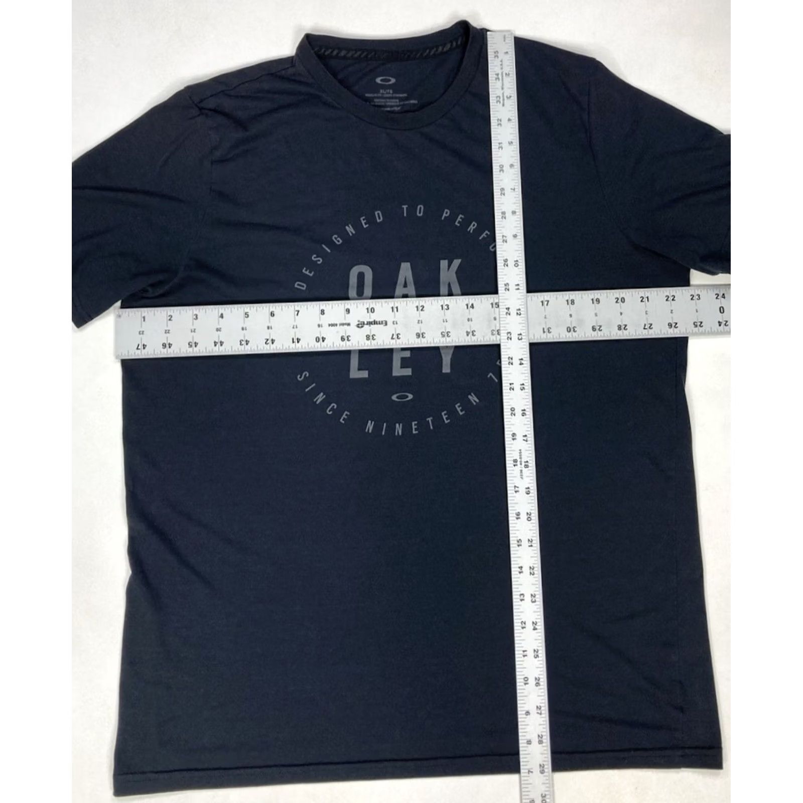 Oakley Oakley Logo Graphic T-shirt Men XL Black Short Sleeve Shirt Clothing T-Shirt Logo All Seasons Size US XL / EU 56 / 4 - 5 Thumbnail