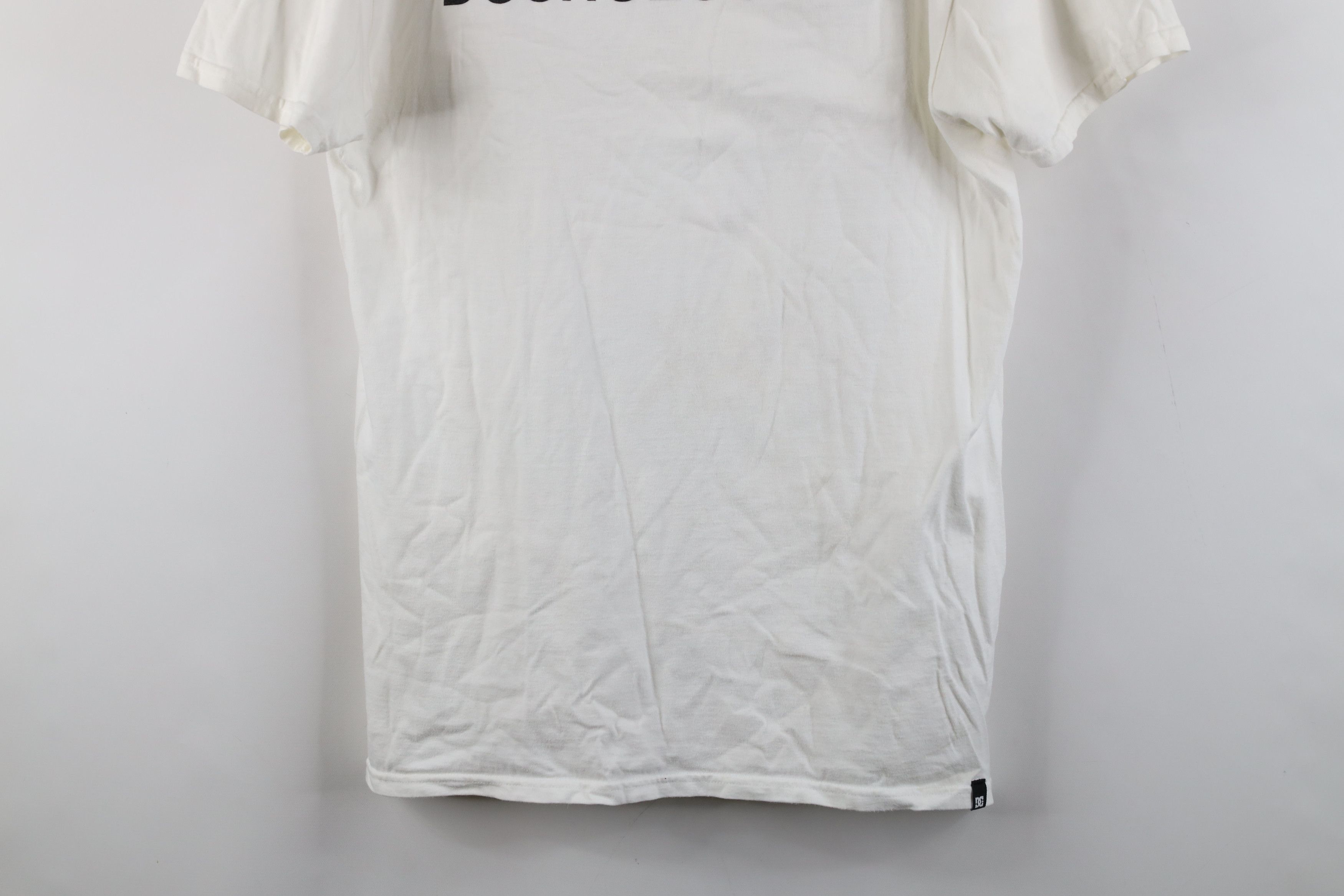 Vintage Vintage DC Shoes Skateboarding Short Sleeve T-Shirt White Size US M / EU 48-50 / 2 - 3 Thumbnail