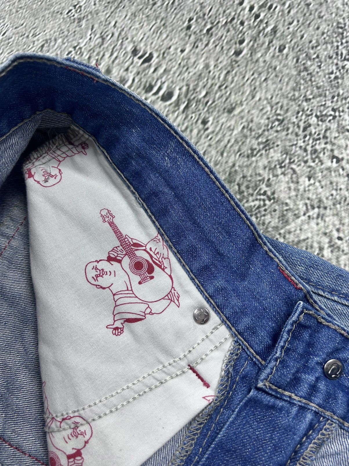 True Religion True Religion vintage blue jeans straight red logo Y2K Size US 31 - 8 Thumbnail