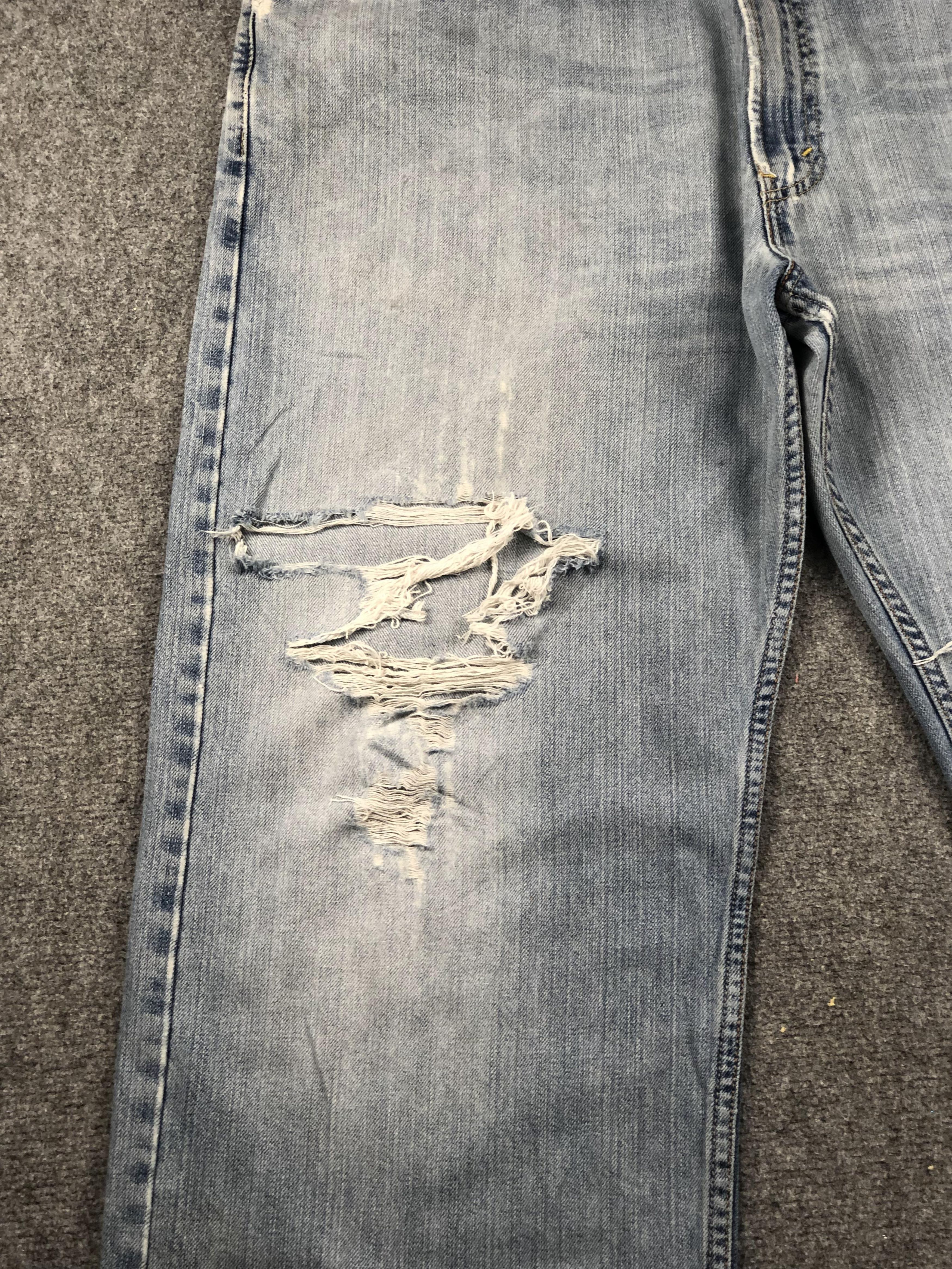Vintage Disressed Levis 569 Light Wash Jeans DP2270