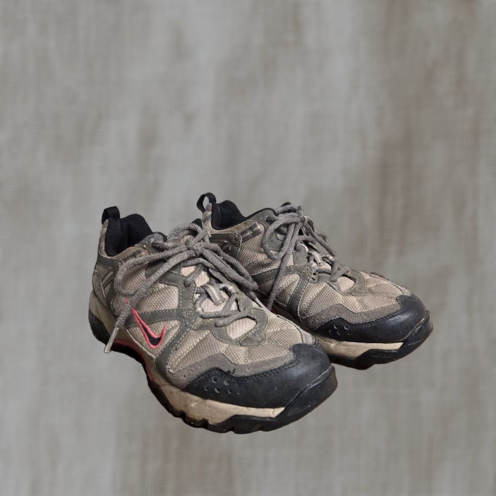 Nike ACG Nike ACG Hiking Sneaker Women's Low Top Brown 8 Standard Width Size US 8 / IT 38 - 1 Thumbnail
