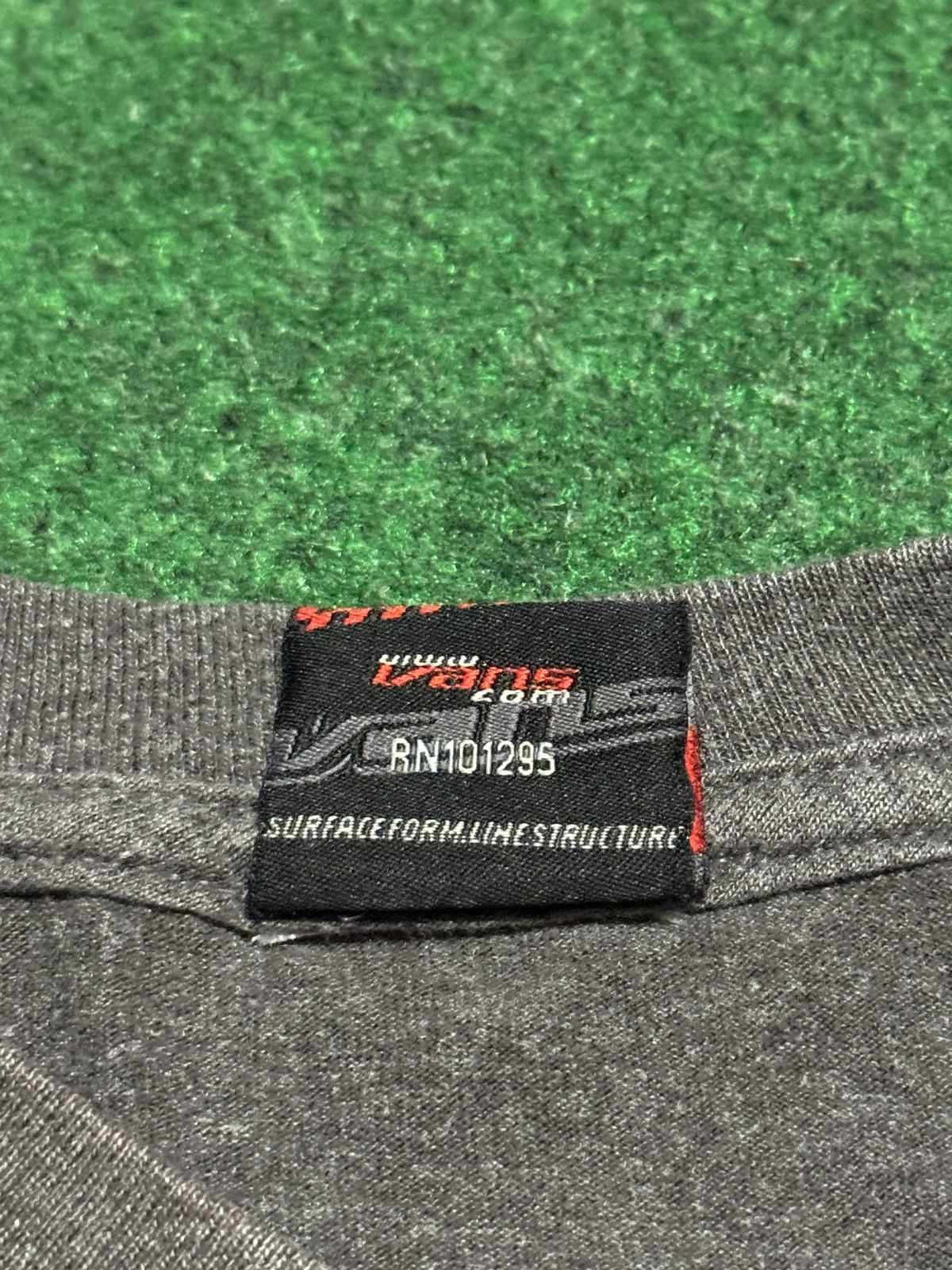Vans Vans Vintage Logo Y2K Gray Small Skater T Shirt 17.5x25 Size US S / EU 44-46 / 1 - 7 Thumbnail