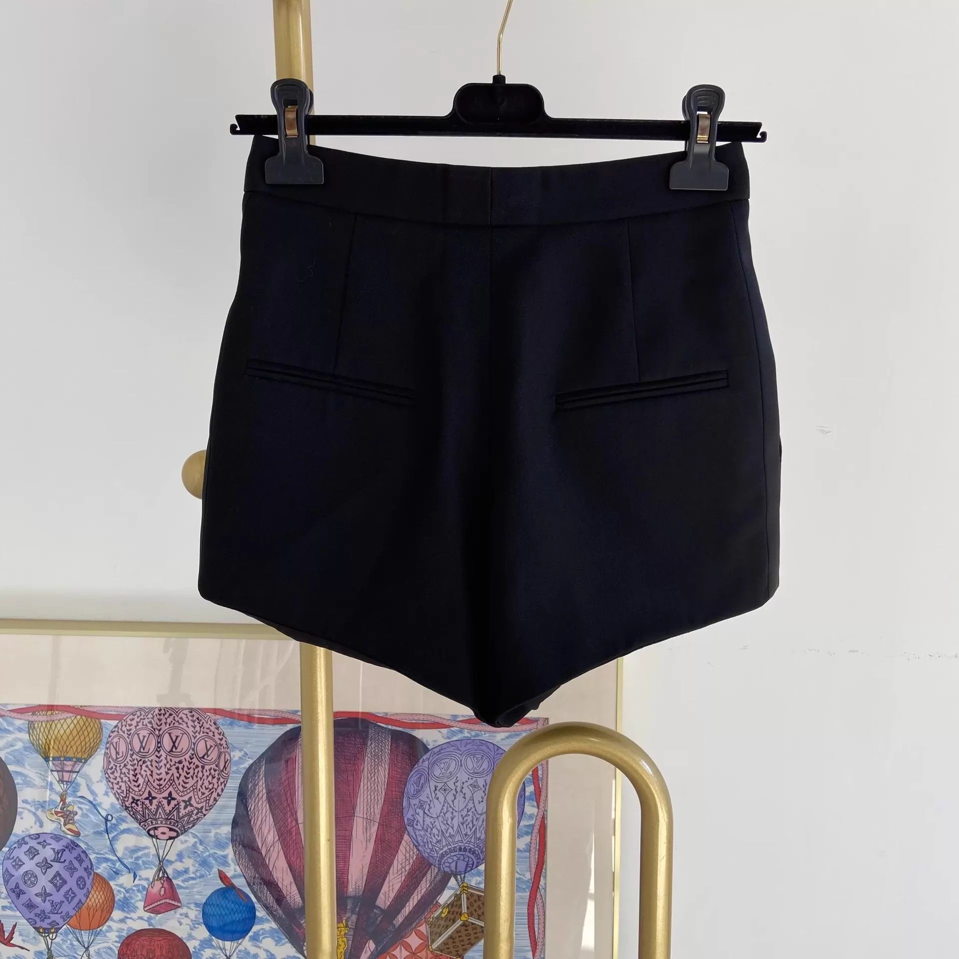 Saint Laurent Paris Saint Laurent Black Short F36 Pre-Owned Size 25" / US 0 / IT 36 - 2 Thumbnail