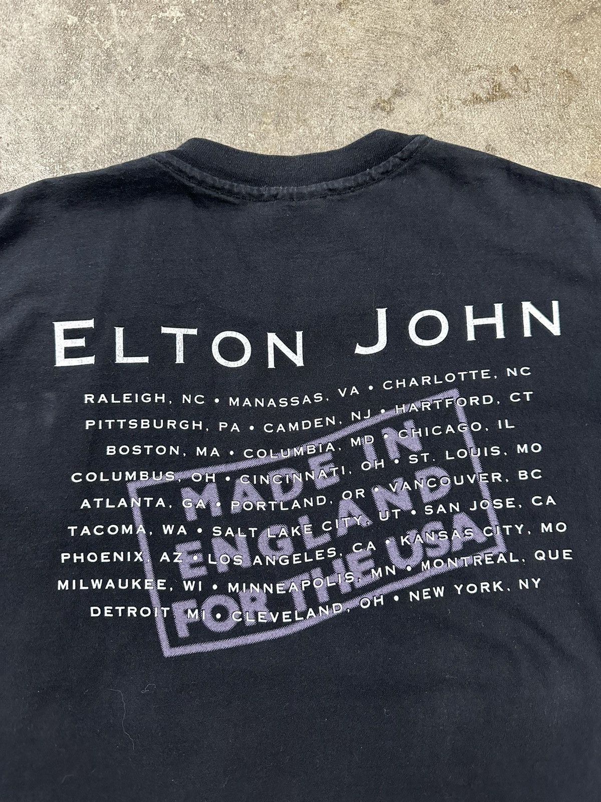 Band Tees Vintage 90s Elton John Born In The UK Graphic Band T-Shirt Size US XL / EU 56 / 4 - 10 Thumbnail