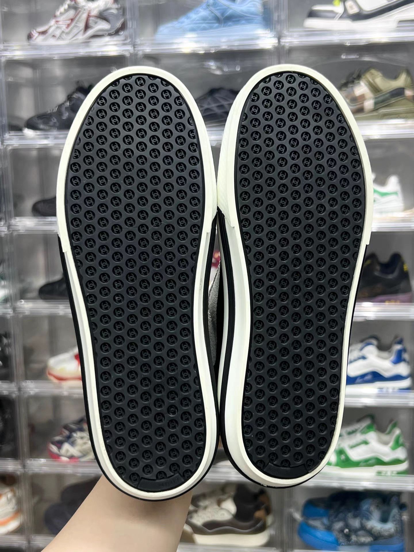 Chanel CHANEL Grey & Black Low-Top Sneakers K15 Size US 8.5 / IT 38.5 - 8 Thumbnail