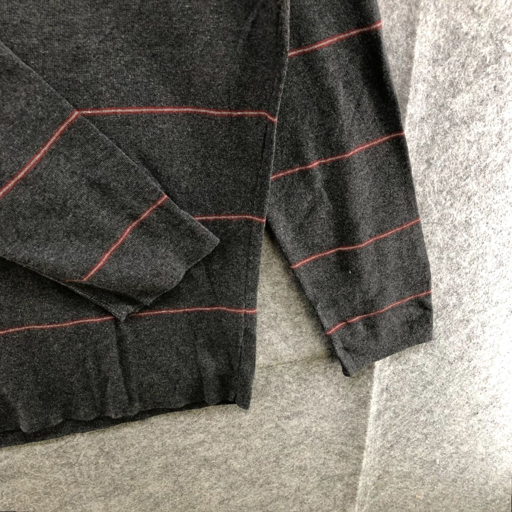 Banana Republic VINTAGE Banana Republic Mens Sweater XL Crewneck Pullover Cotton Knit Striped Dark Gray Red Casual Size US XL / EU 56 / 4 - 6 Thumbnail