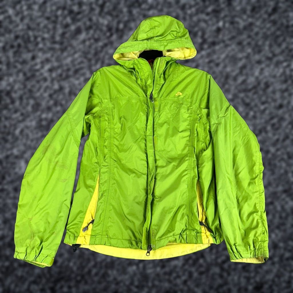 Nike ACG VINTAGE Nike ACG Jacket Womens S Green Yellow All Conditions Gear Windbreaker Full Zip Womens S Green Nike ACG Windbreaker 90s Sports Gender: Womens Size S / US 4 / IT 40 - 1 Thumbnail