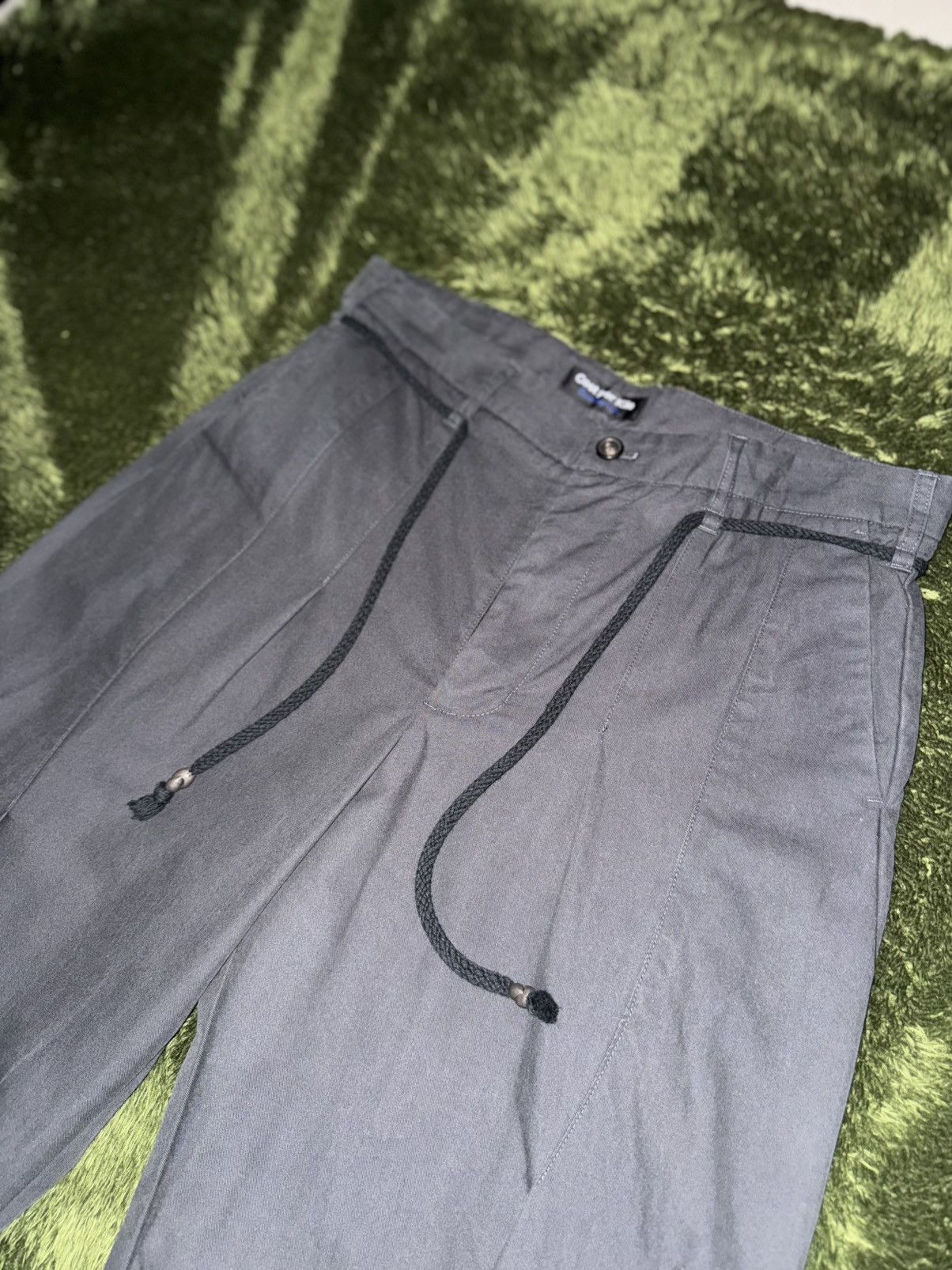 Japanese Brand [XL] Cost per Kilo Scrow Pin-Tuck Slacks – Washed Black Size US 34 / EU 50 - 2 Thumbnail