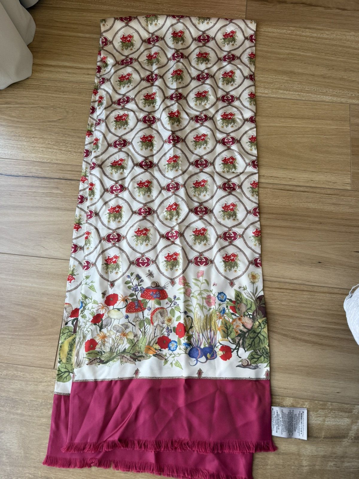 Gucci GUCCI Scarf Muffler for Women and Men Silk Beige Red GG Size ONE SIZE - 4 Thumbnail
