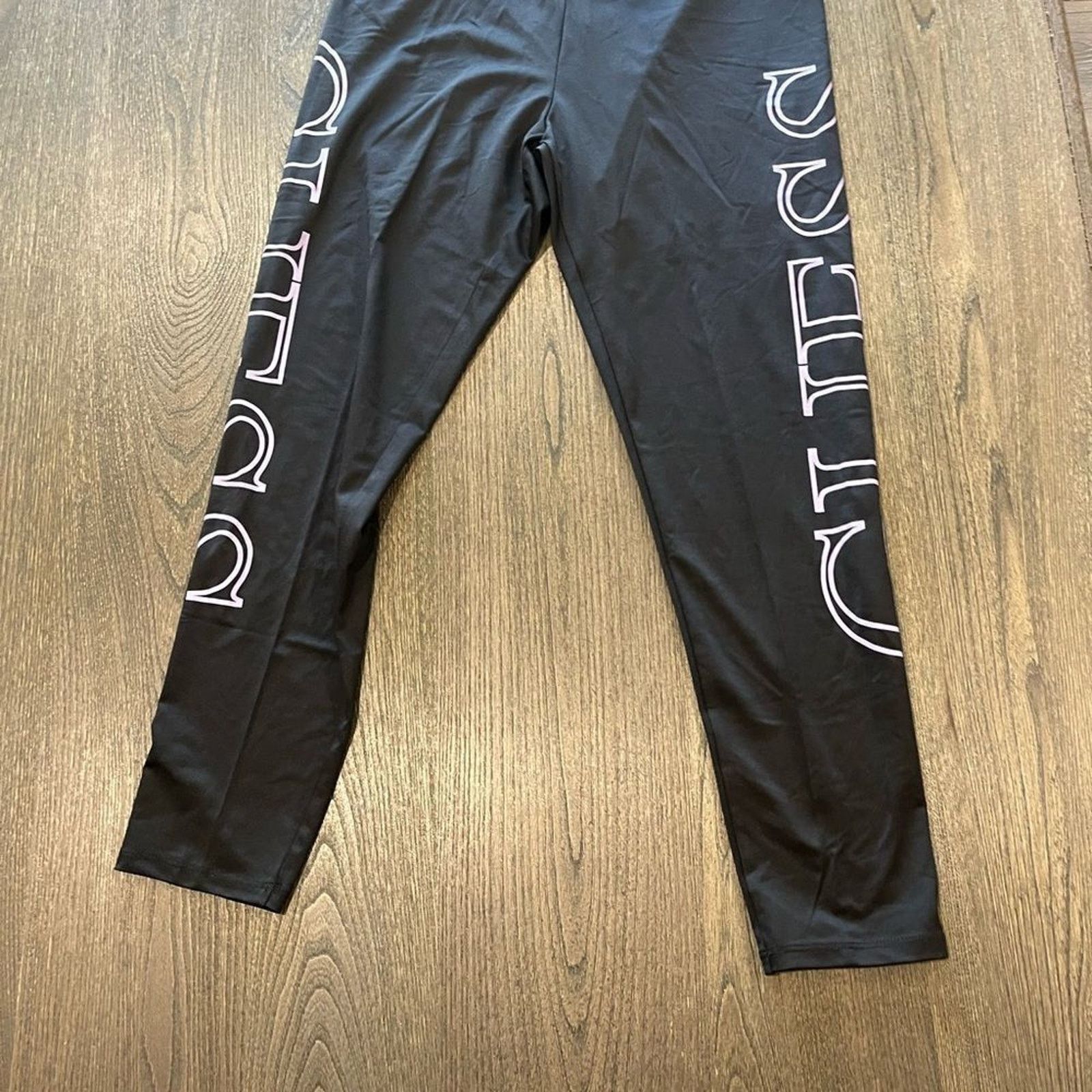 Guess NWOT Guess Black Cropped Capri Leggings Logo Print Size L Size 31" - 2 Thumbnail