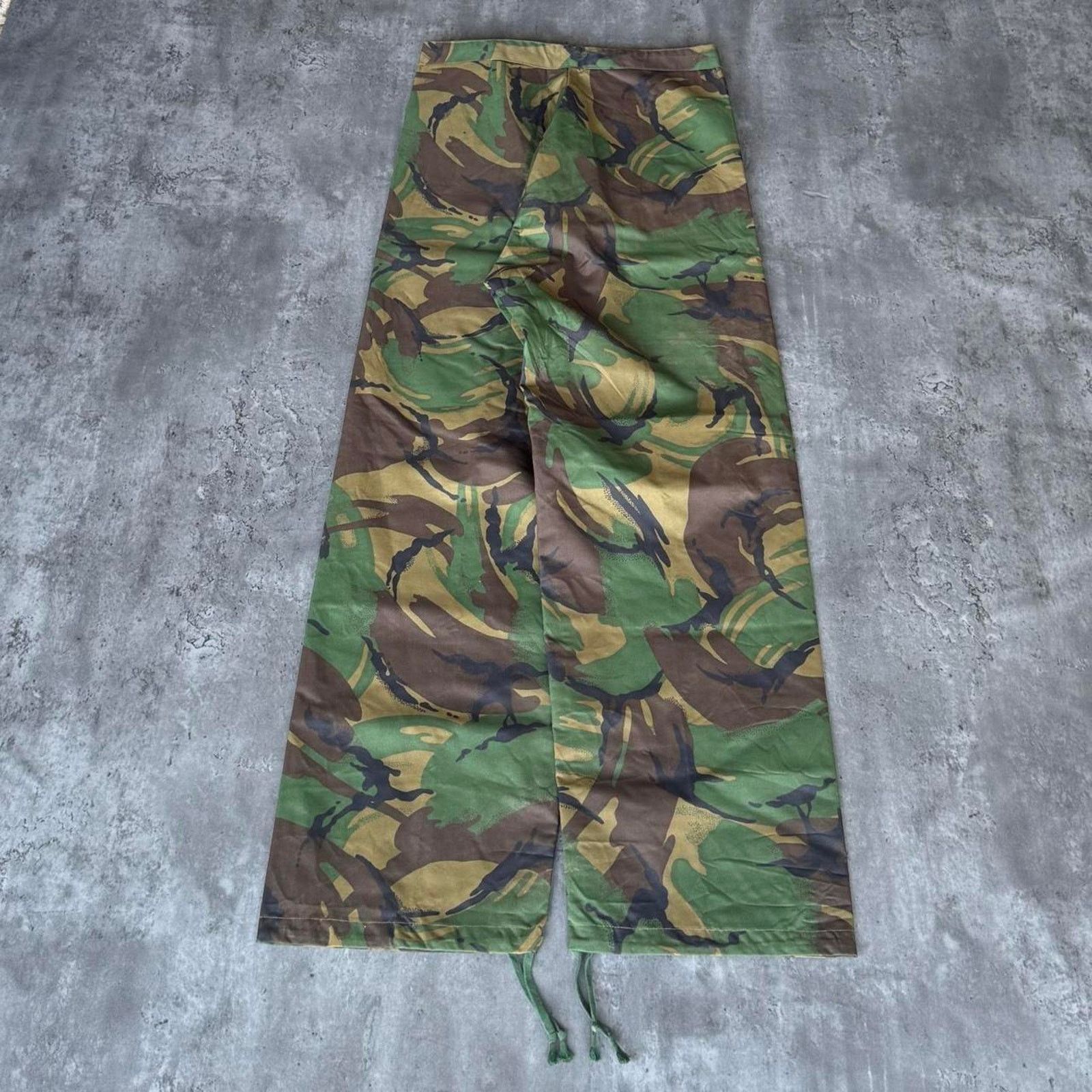 Vintage Vintage Y2K Camo Baggy Rainwear Gore-Tex Style Skater Pants Size US 32 / EU 48 - 2 Thumbnail