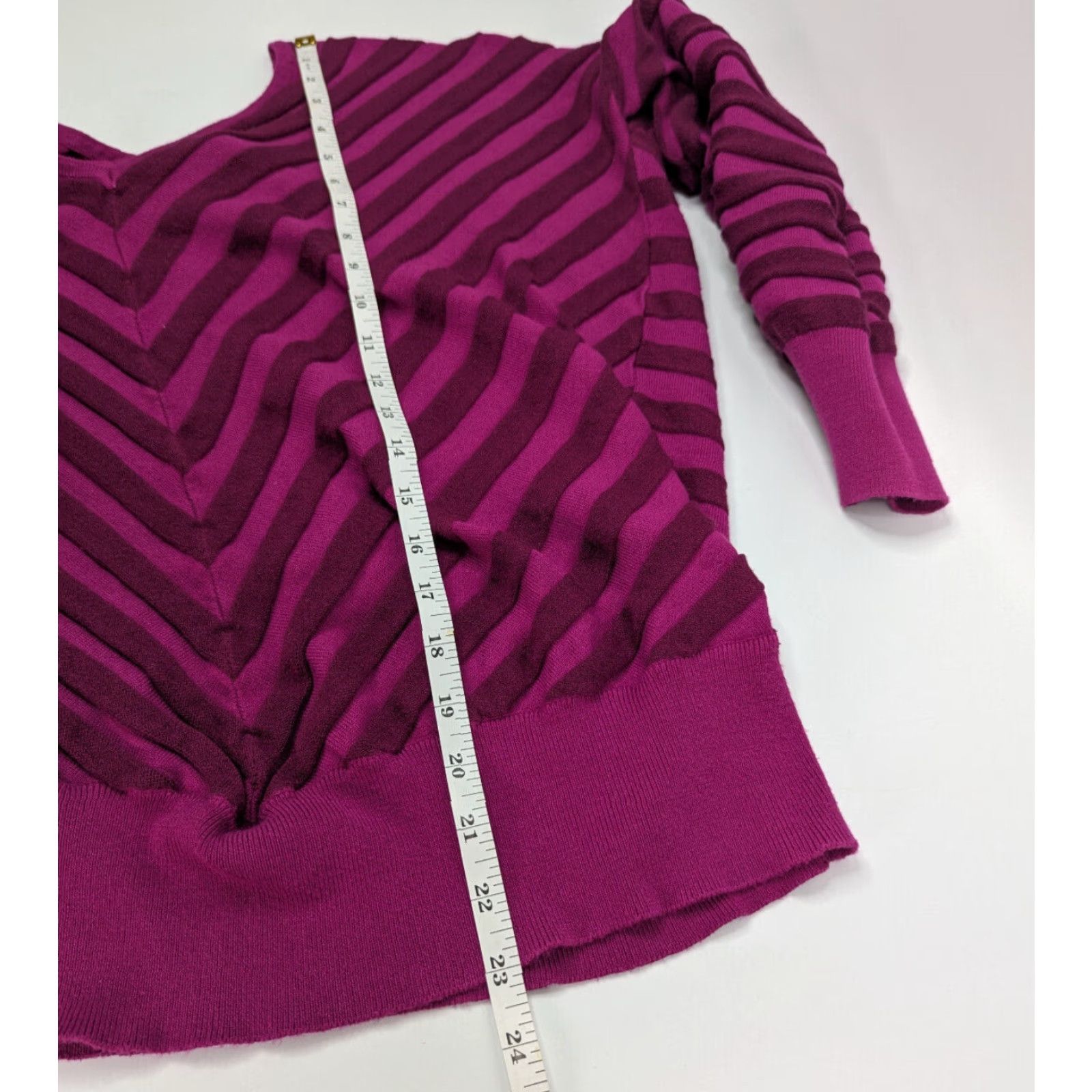Vintage VINTAGE Lane Bryant Sweater Womens Plus Size 22/24 Magenta Purple Cheveron Stripe Lightweight Knit 73% rayon 27% nylon Womens Size 3XL / US 20-22 - 4 Thumbnail