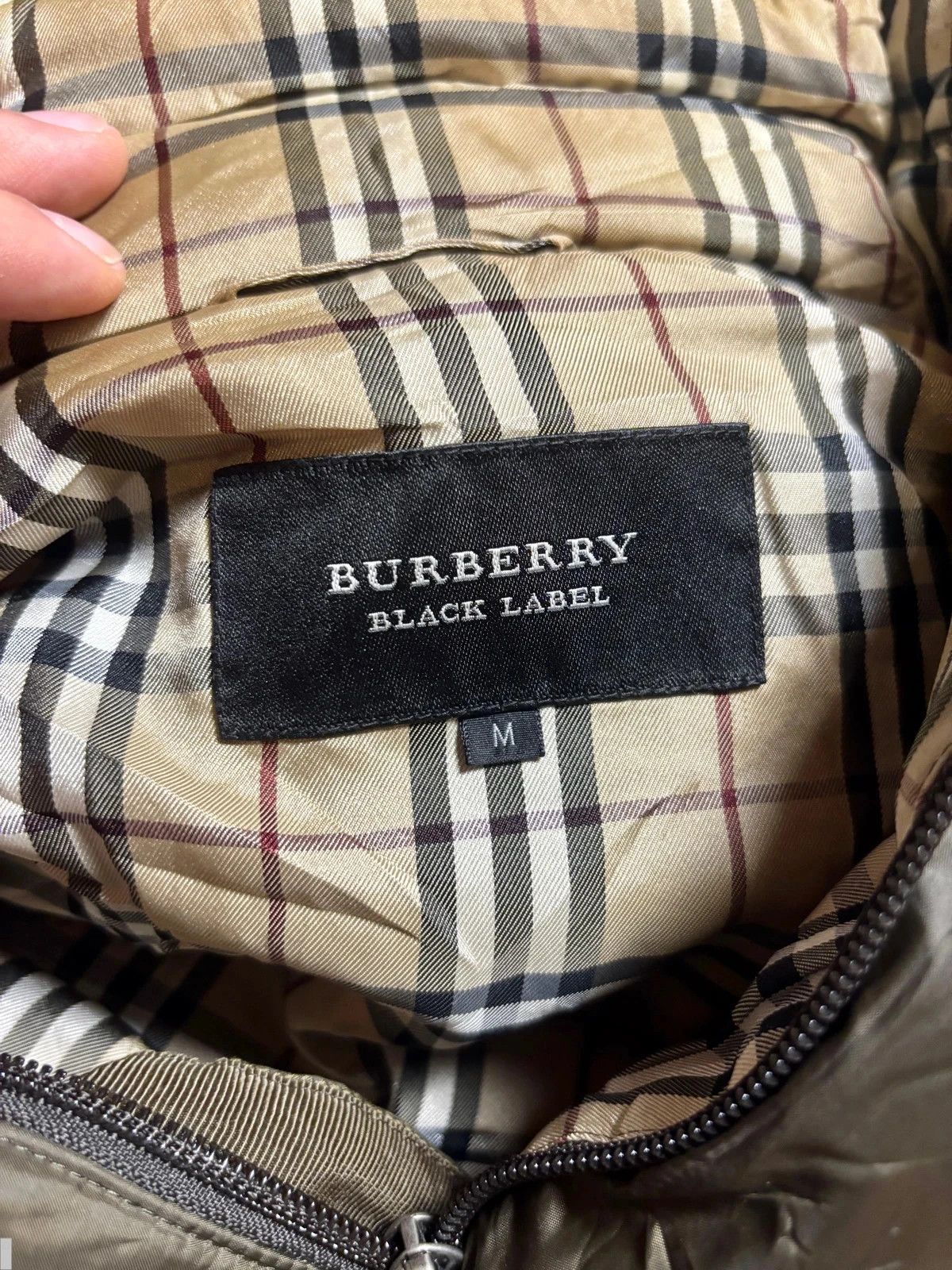 Burberry Burberry Black Label Down Jacket Fur Hood Khaki japan Size US M / EU 48-50 / 2 - 2 Thumbnail