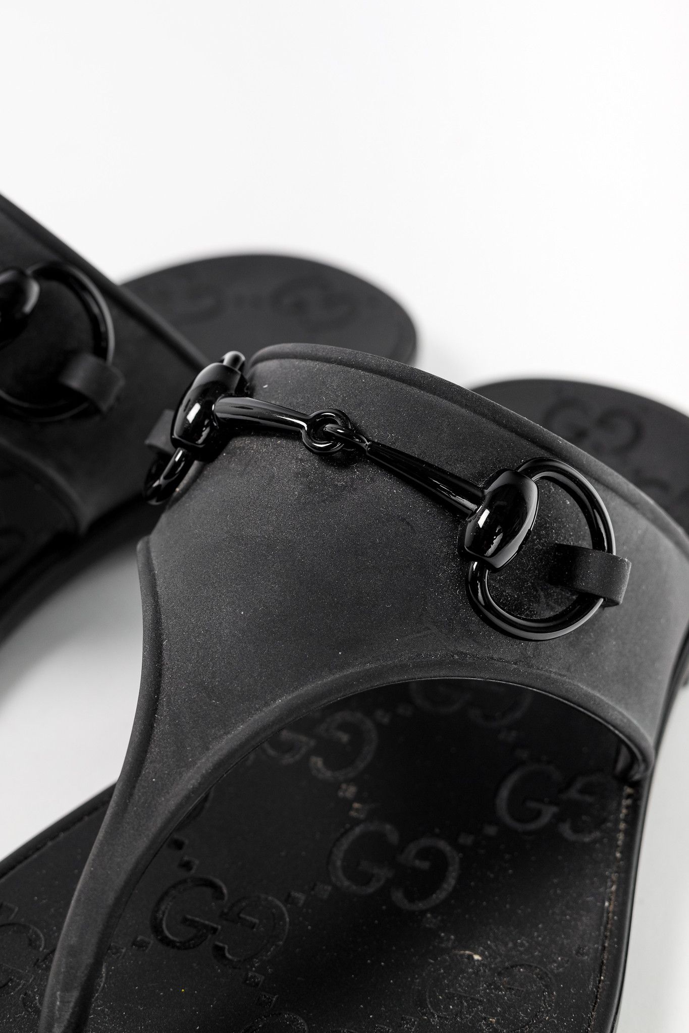 Gucci Gucci Black Rubber Horsebit Thong Sandals Size US 4 / IT 34 - 8 Thumbnail