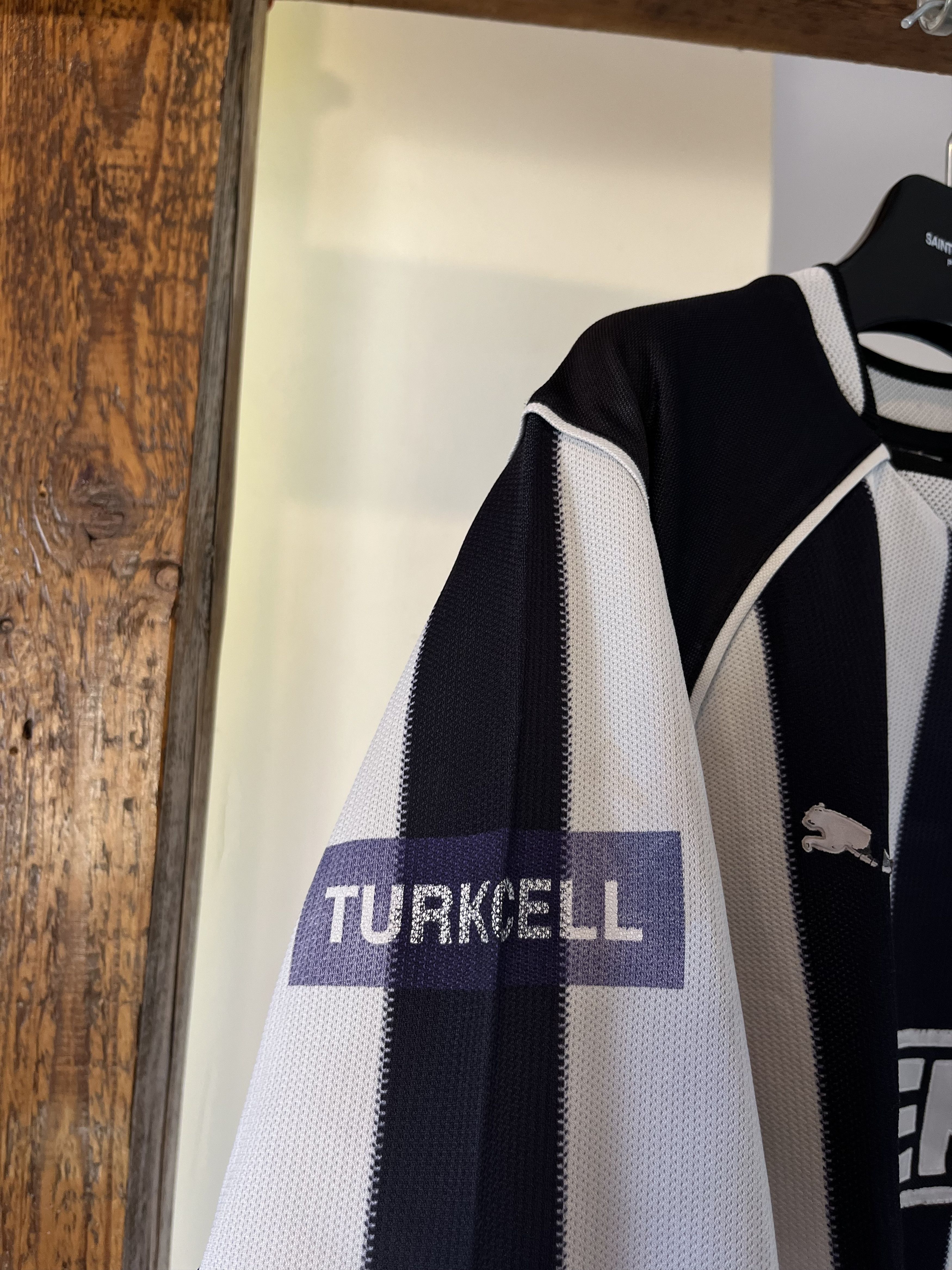 Puma × Vintage Vintage Puma Besiktas 2003-04 Soccer Away Kit Size US M / EU 48-50 / 2 - 6 Thumbnail
