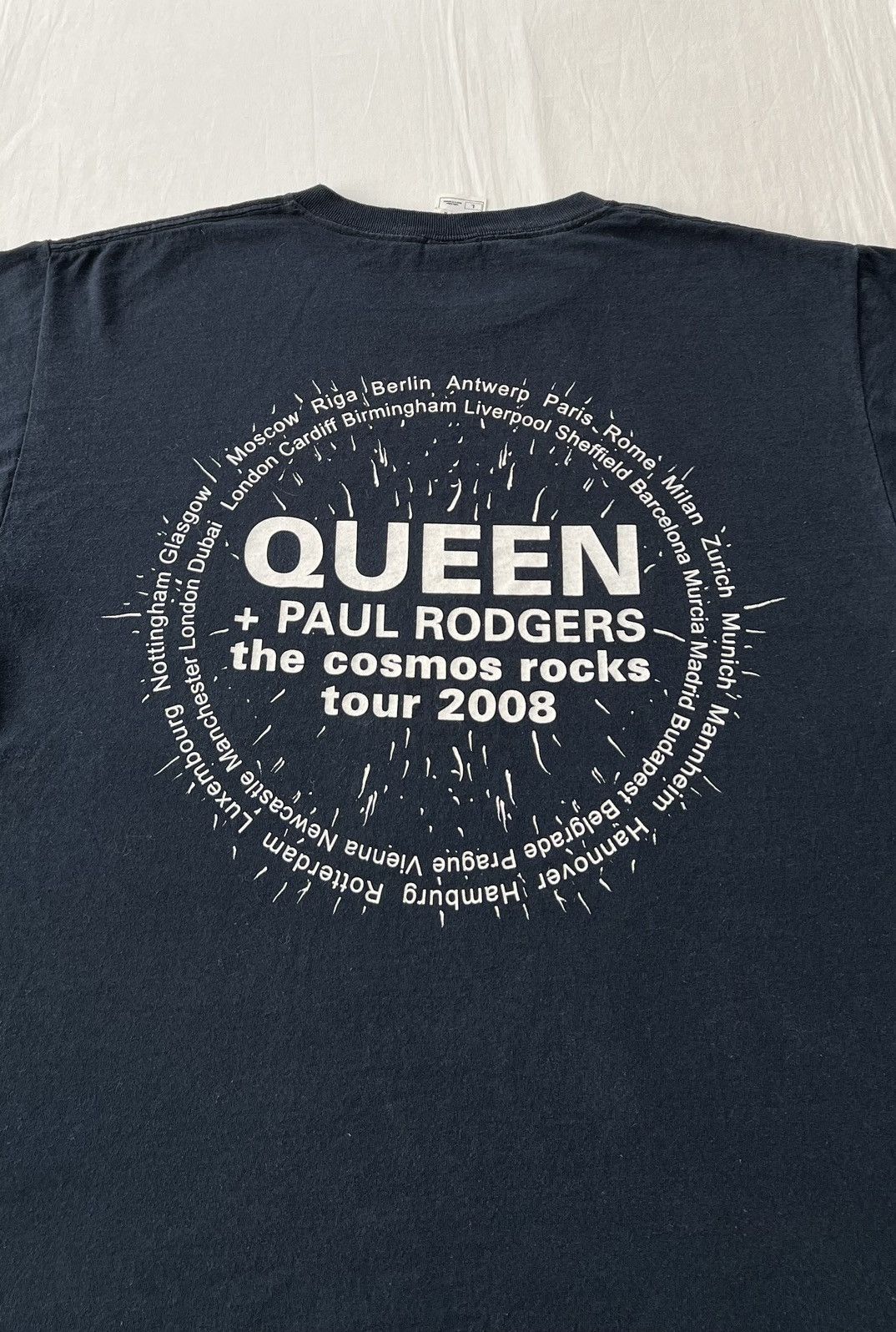 Band Tees Vintage 2008 Queen Paul Rodgers The Cosmos Rocks Tour Tshirt Size US L / EU 52-54 / 3 - 13 Thumbnail