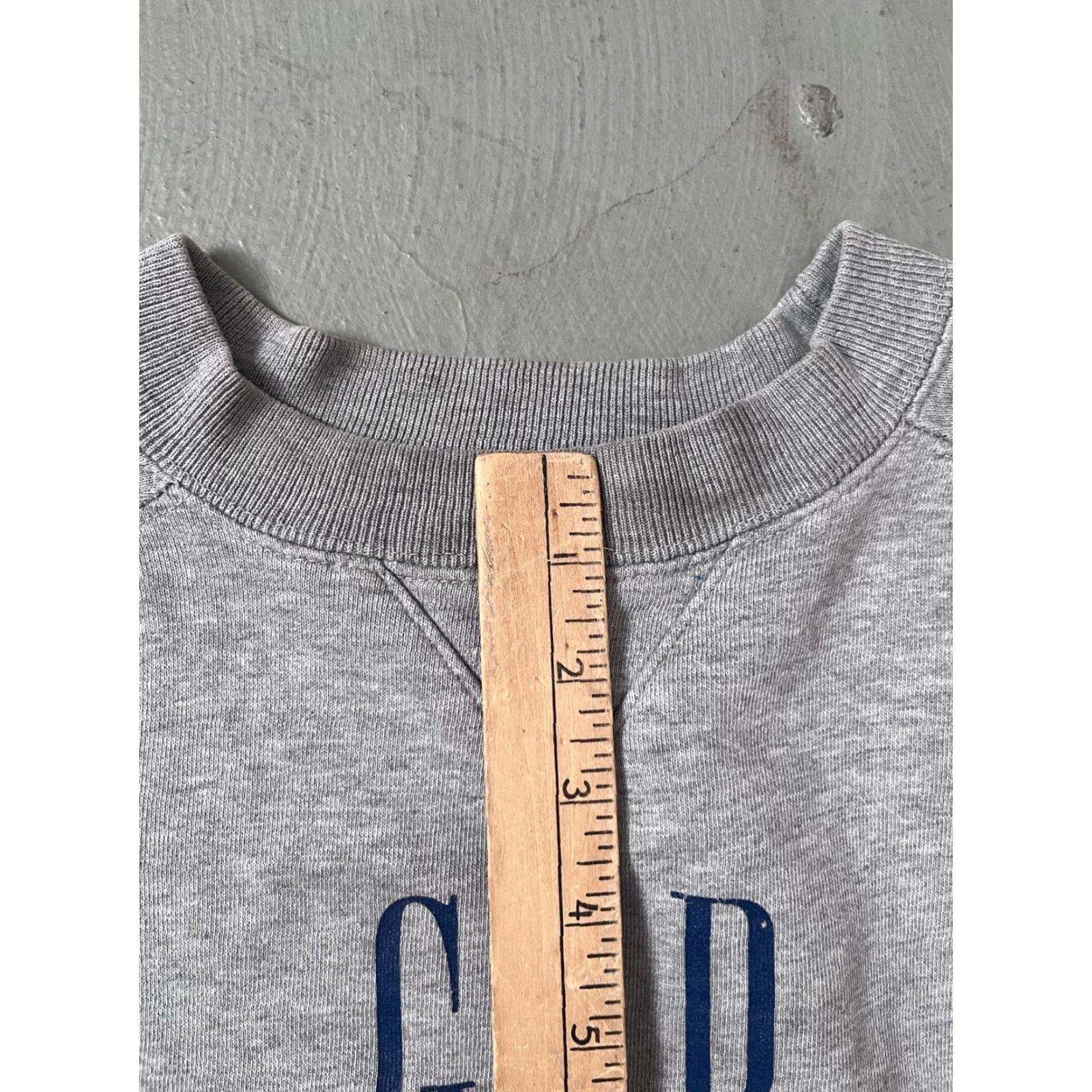 Gap VINTAGE Gap Sweatshirt Flag International Spell Out Made In USA Large L Gray USA Men Women Unisex Shirt Pullover Crewneck Distressed Pre-Owned Size US L / EU 52-54 / 3 - 2 Thumbnail