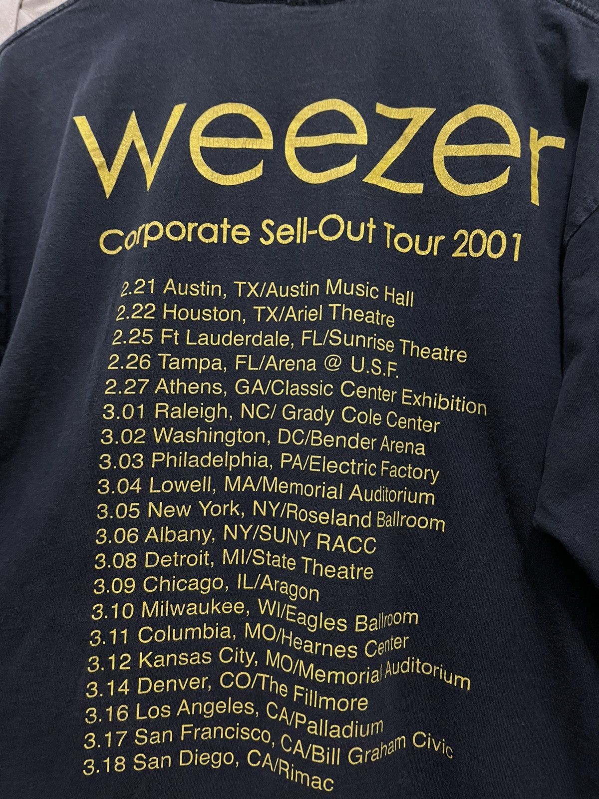 Band Tees Vintage 2001 Weezer Tour Size US L / EU 52-54 / 3 - 11 Thumbnail
