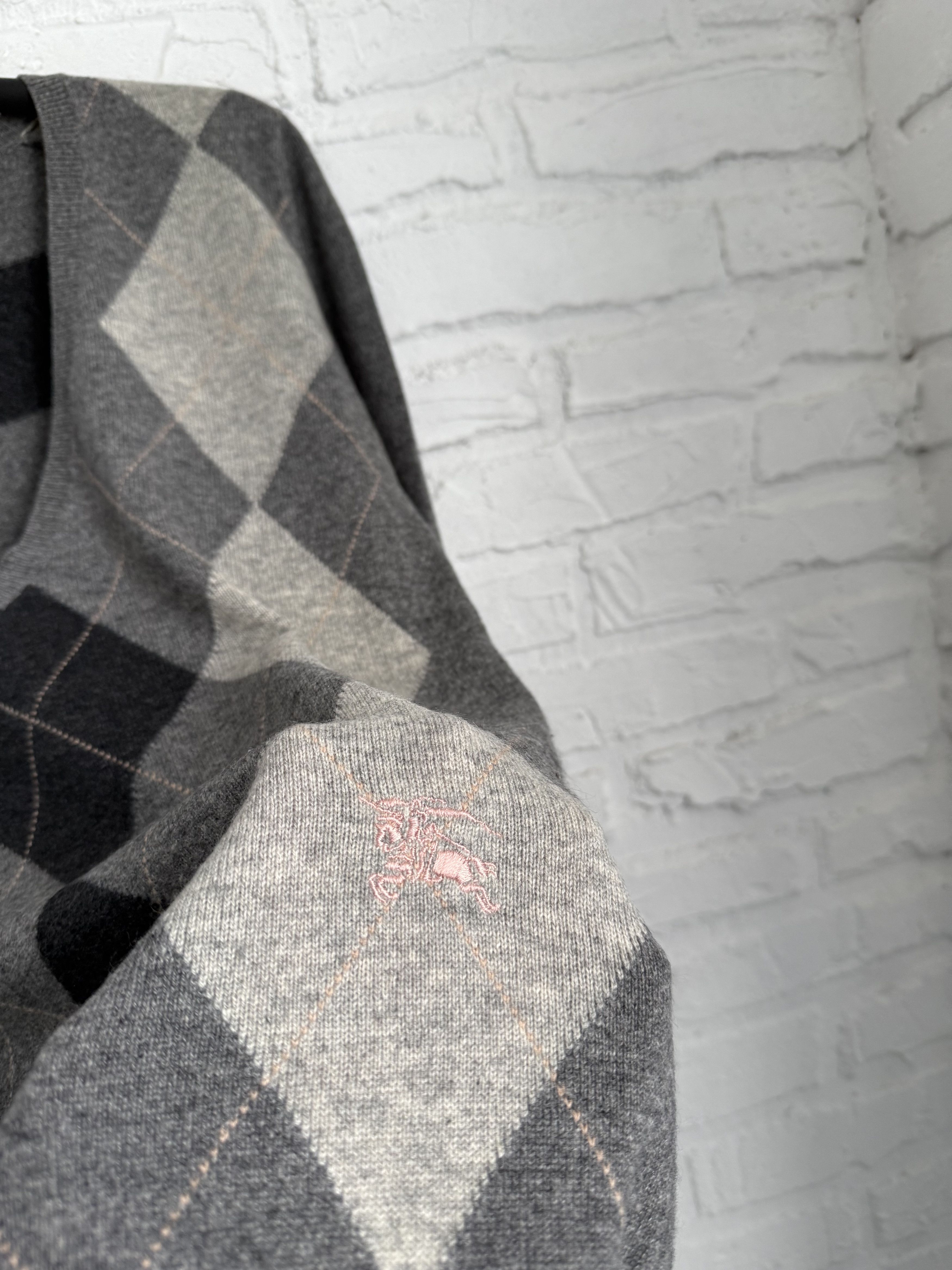 Burberry Burberry cashmere argyle v-neck sweater Size US S / EU 44-46 / 1 - 5 Thumbnail