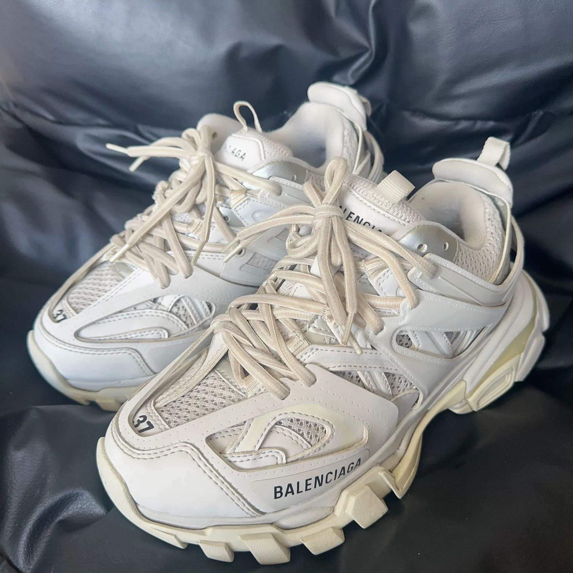 Balenciaga Balenciaga White Lowtop Sneakers 37 Women Size US 6.5 / IT 36.5 - 1 Thumbnail