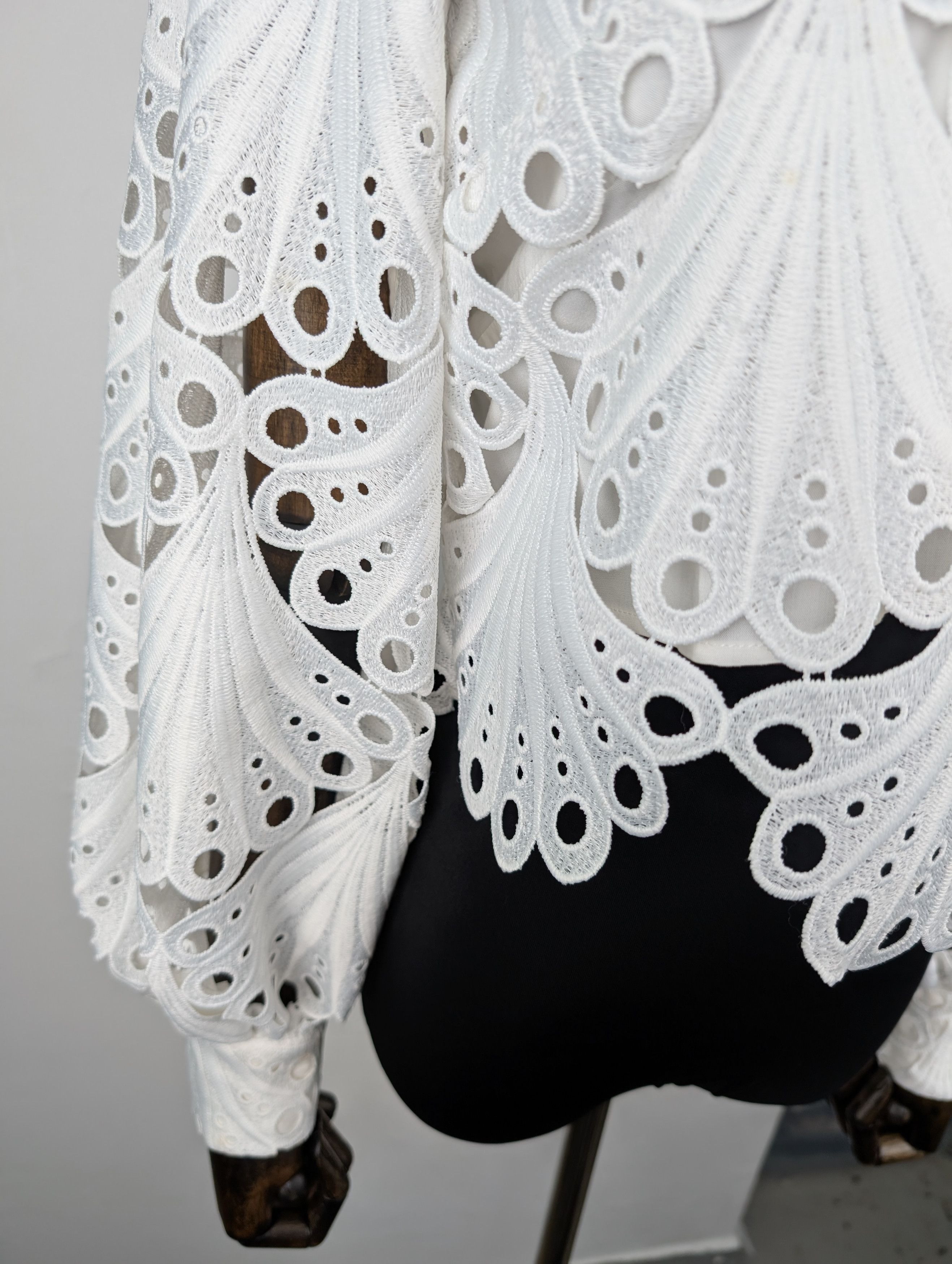 Maje Maje White Lulie Guipure Lace Crop Top With Underlay Size XS / US 0-2 / IT 36-38 - 5 Thumbnail