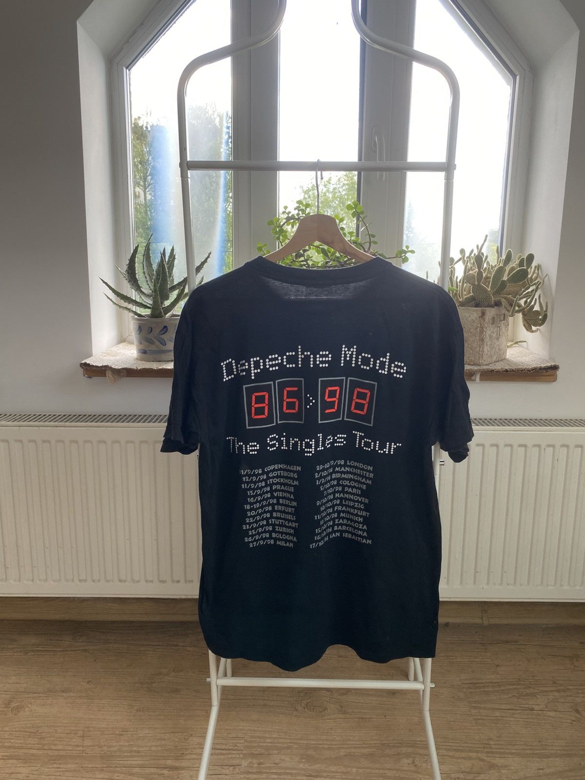 Band Tees × Vintage VINTAGE DEPECHE MODE THE SINGLES TOUR 1998 SINGLE STITCH TEE Size US M / EU 48-50 / 2 - 1 Thumbnail