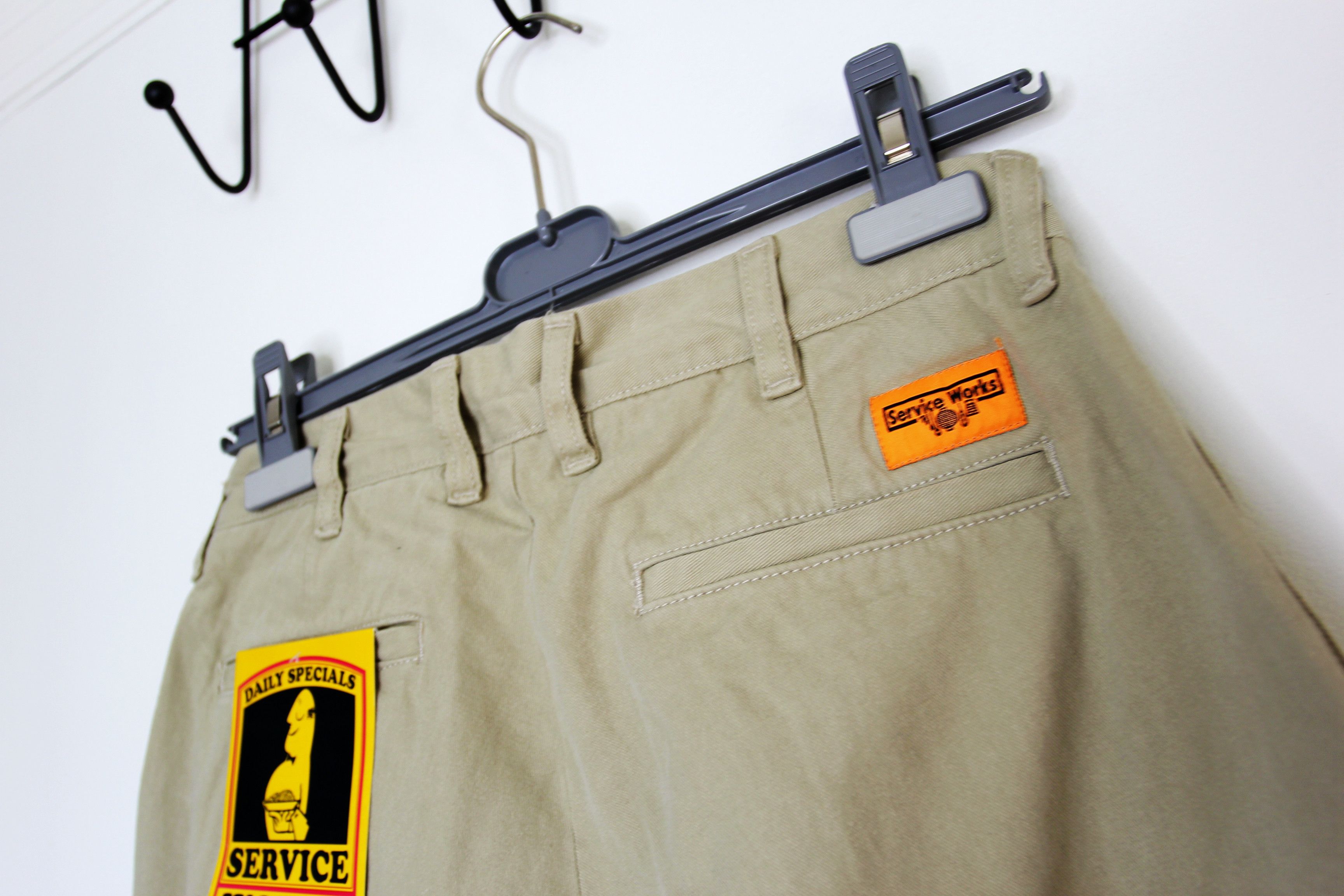 Service Works BNWT SS25 SERVICE WORKS PLEATED CHINO SHORTS BEIGE S Size US 30 / EU 46 - 6 Thumbnail