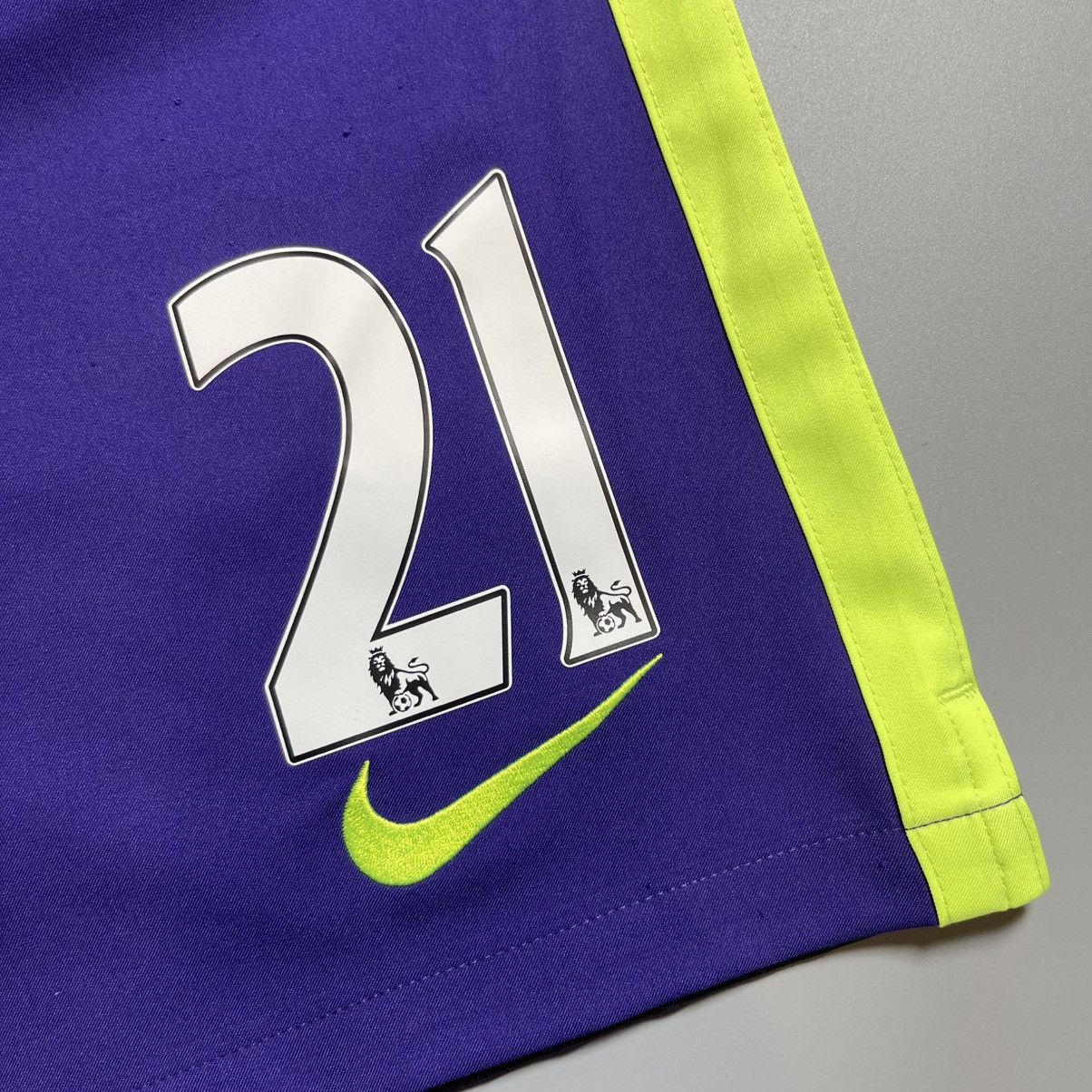 Nike × Vintage MANCHESTER CITY NIKE 2014/2015 FOOTBALL THIRD SHORTS #21 Size US 31 - 3 Thumbnail