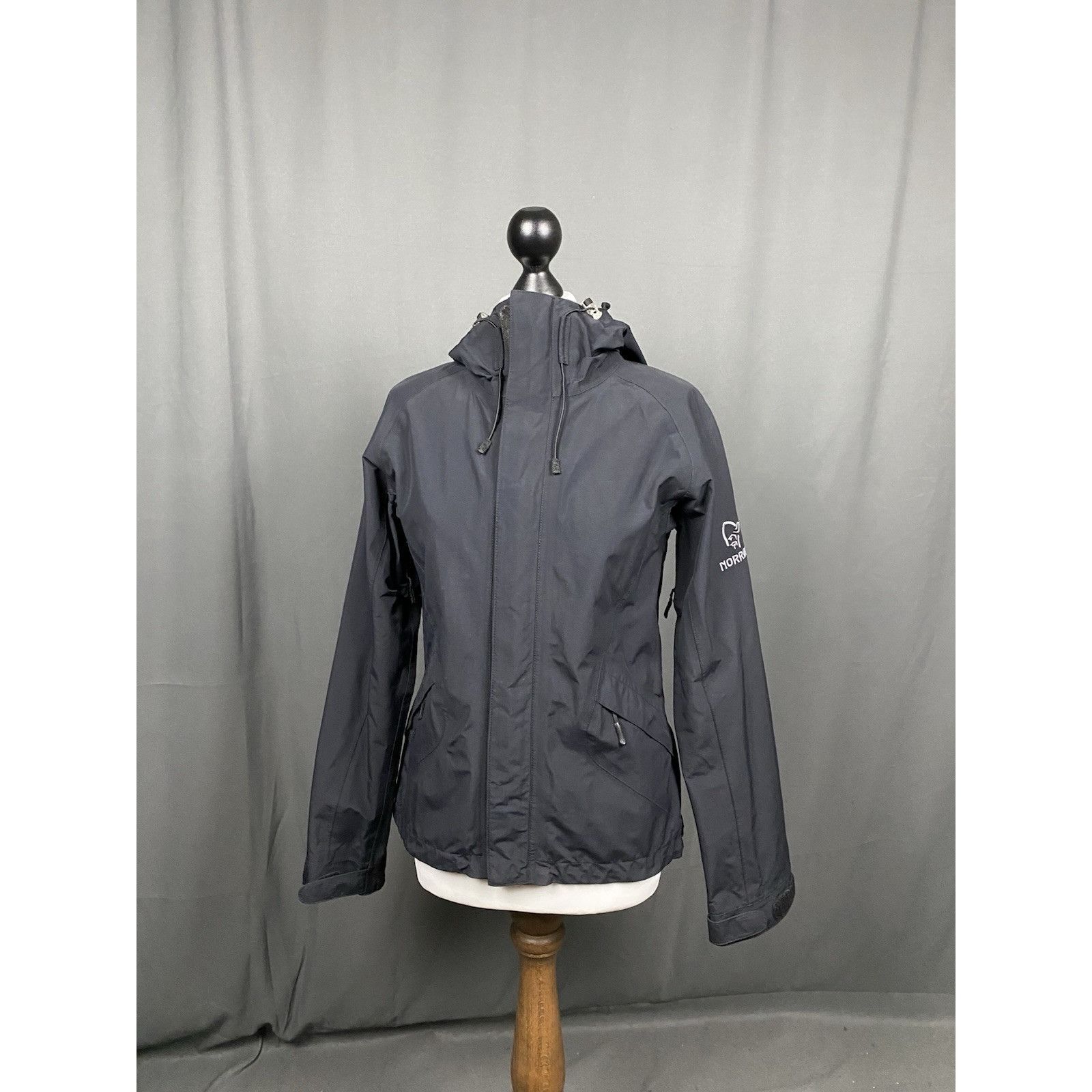 Norrona Norrona Vidda GTX Women's Black Gore-Tex Windbreaker Jacket Size XS / US 0-2 / IT 36-38 - 2 Thumbnail