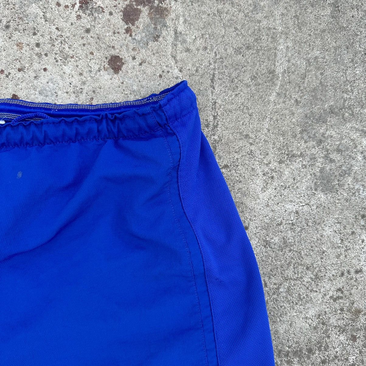 Nike × Vintage Vintage Nike Man.United Shorts Football Y2K 00s Sportwear Size US 38 / EU 54 - 6 Thumbnail
