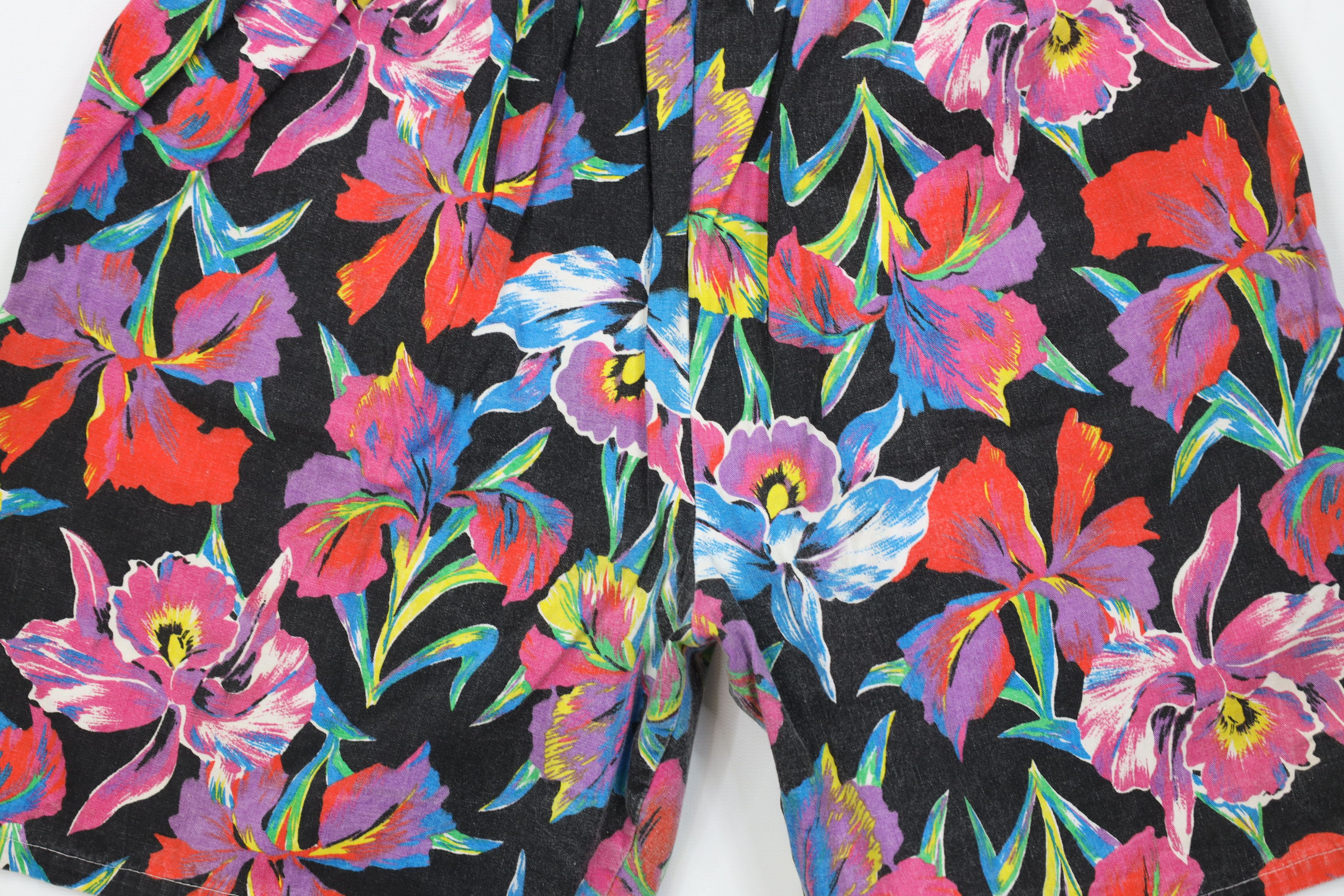 Vintage Vintage 90s Streetwear Rainbow Flower Beach Shorts USA Size 25" / US 0 / IT 36 - 3 Thumbnail