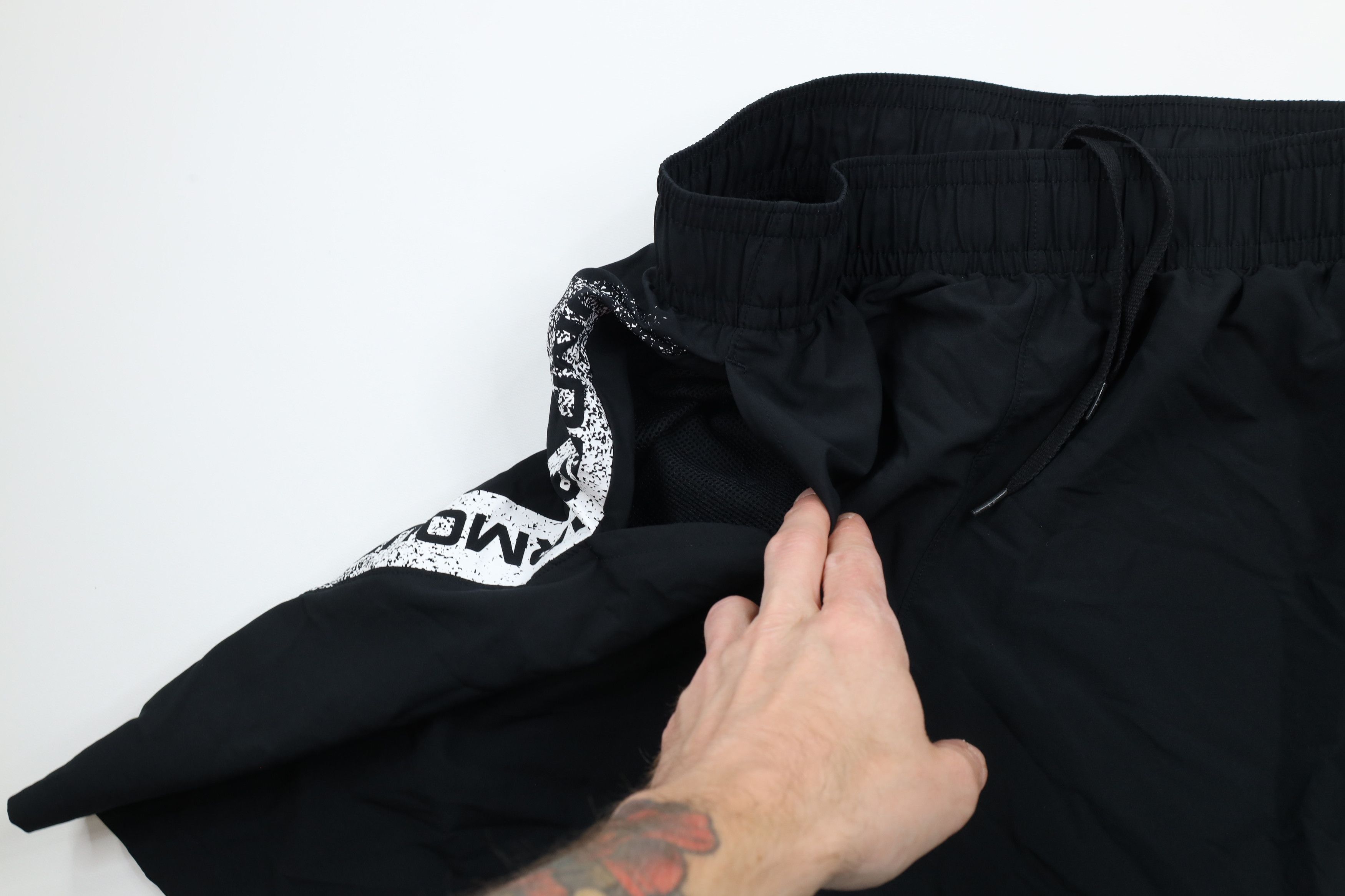 Under Armour × Vintage Under Armour Fit Above Knee Gym Training Shorts Black Size US 36 / EU 52 - 5 Thumbnail