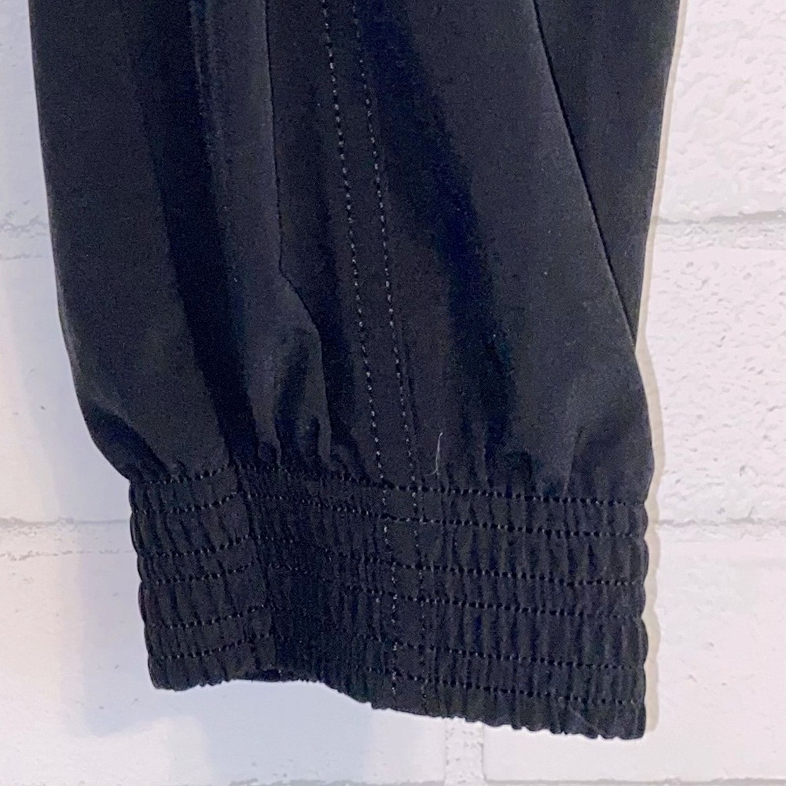 Athleta ATHLETA $98 Chelsea Utility Cargo Jogger Black Sz 4 EUC Size 27" / US 4 / IT 40 - 9 Thumbnail