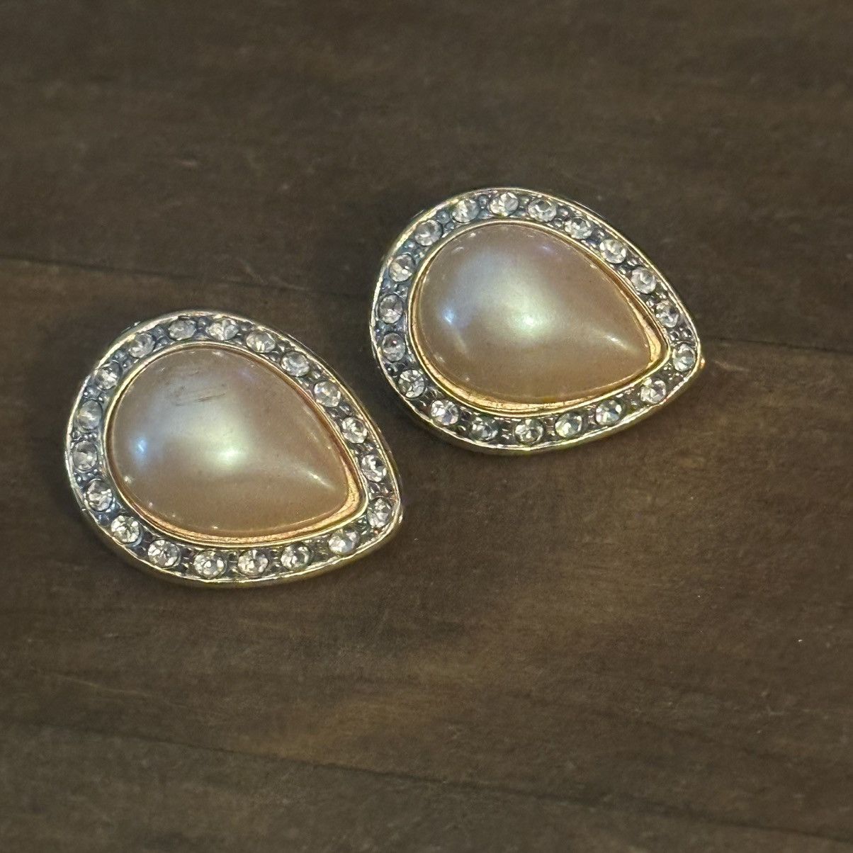 Monet Vintage Monet Pearl and Crystal teardrop clip on earrings Size ONE SIZE - 6 Thumbnail